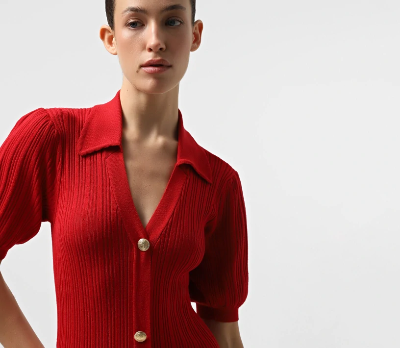 Сукня вʼязана міді з коміром червоний в Україні