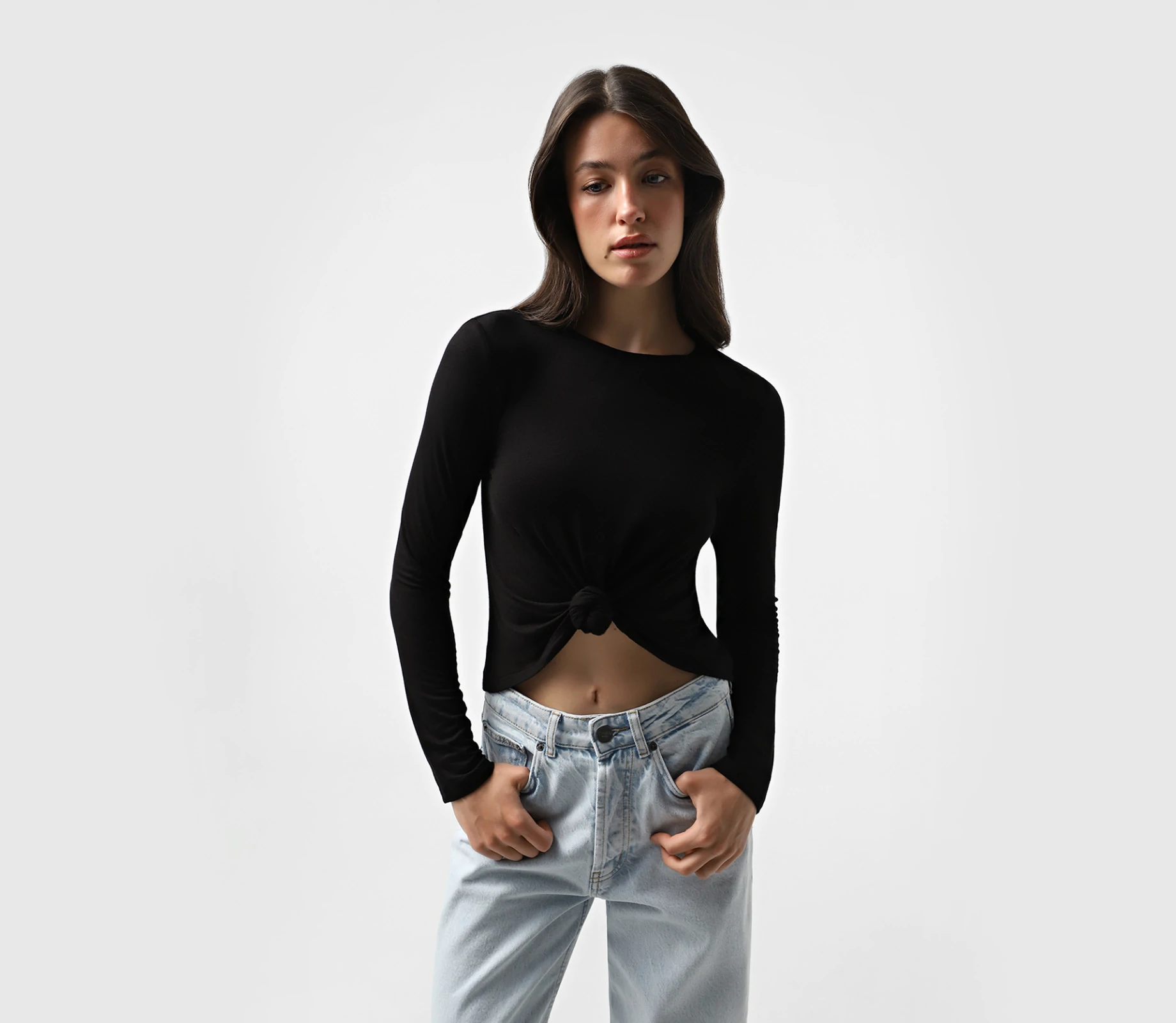 Лонгслів з ефектом завʼязки чорний акції