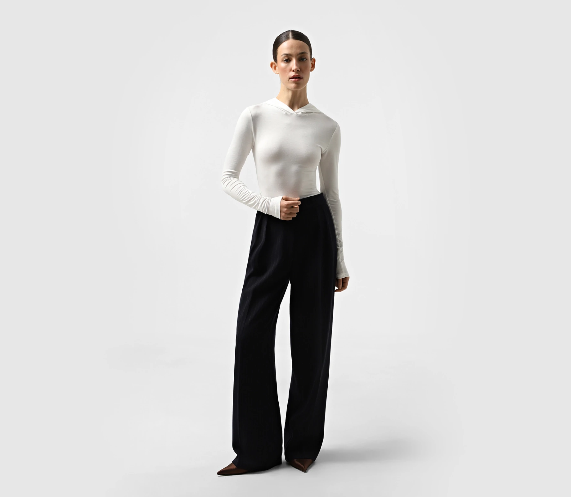 Лонгслів з капюшоном молочний cher17