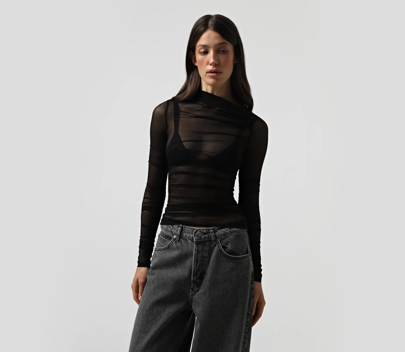 Лонгслів прозорий зі зборкою чорний cher17