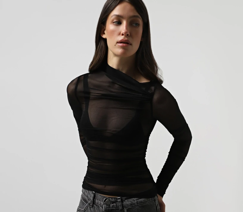 Лонгслів прозорий зі зборкою чорний cher17