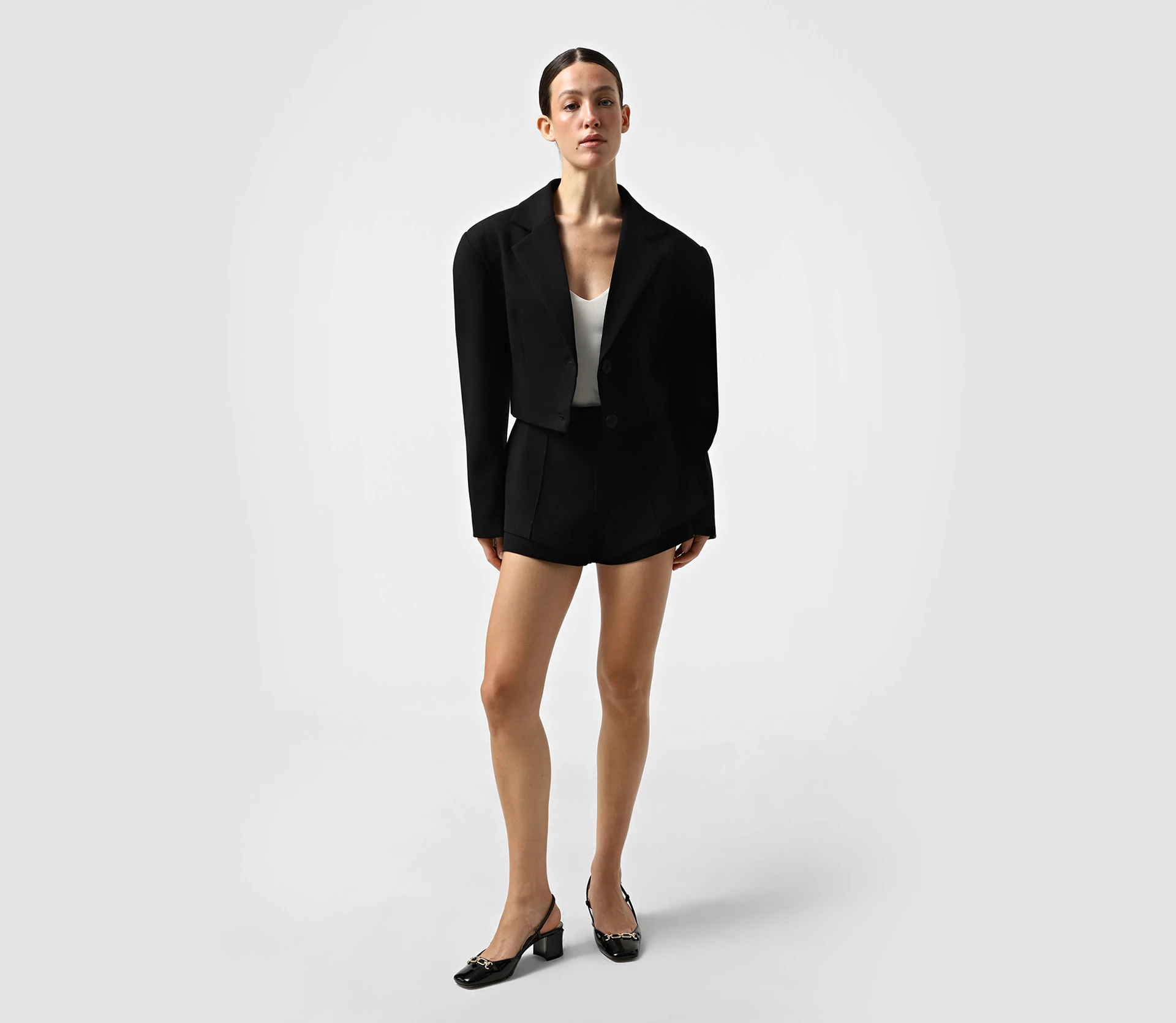 Жакет вкорочений з акцентними рукавами чорний - фото №6 Жакет вкорочений з акцентними рукавами чорний замовити