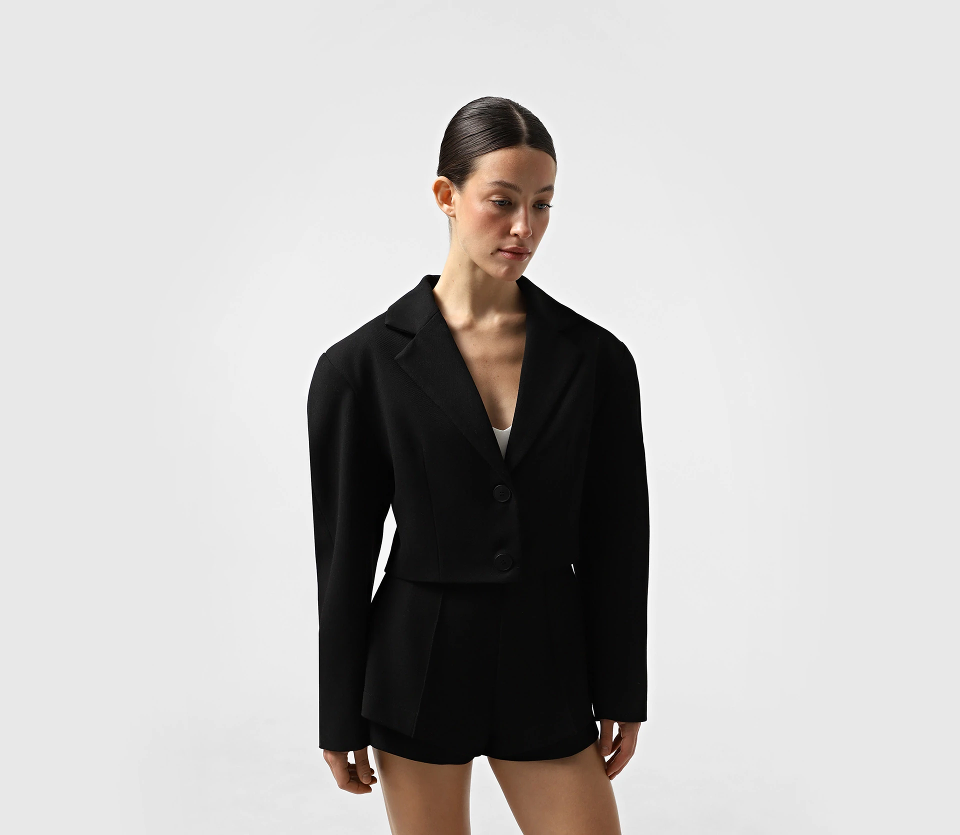 Жакет вкорочений з акцентними рукавами чорний - фото №4 Жакет вкорочений з акцентними рукавами чорний фото