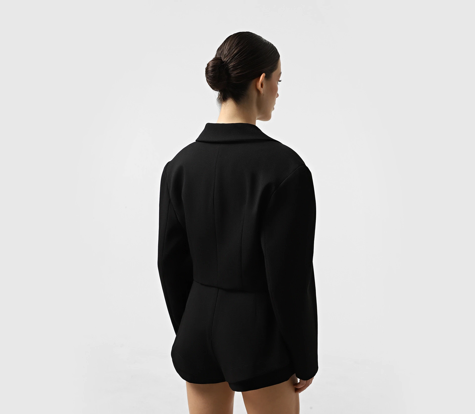 Жакет вкорочений з акцентними рукавами чорний - фото №7 Жакет вкорочений з акцентними рукавами чорний в інтернет-магазині