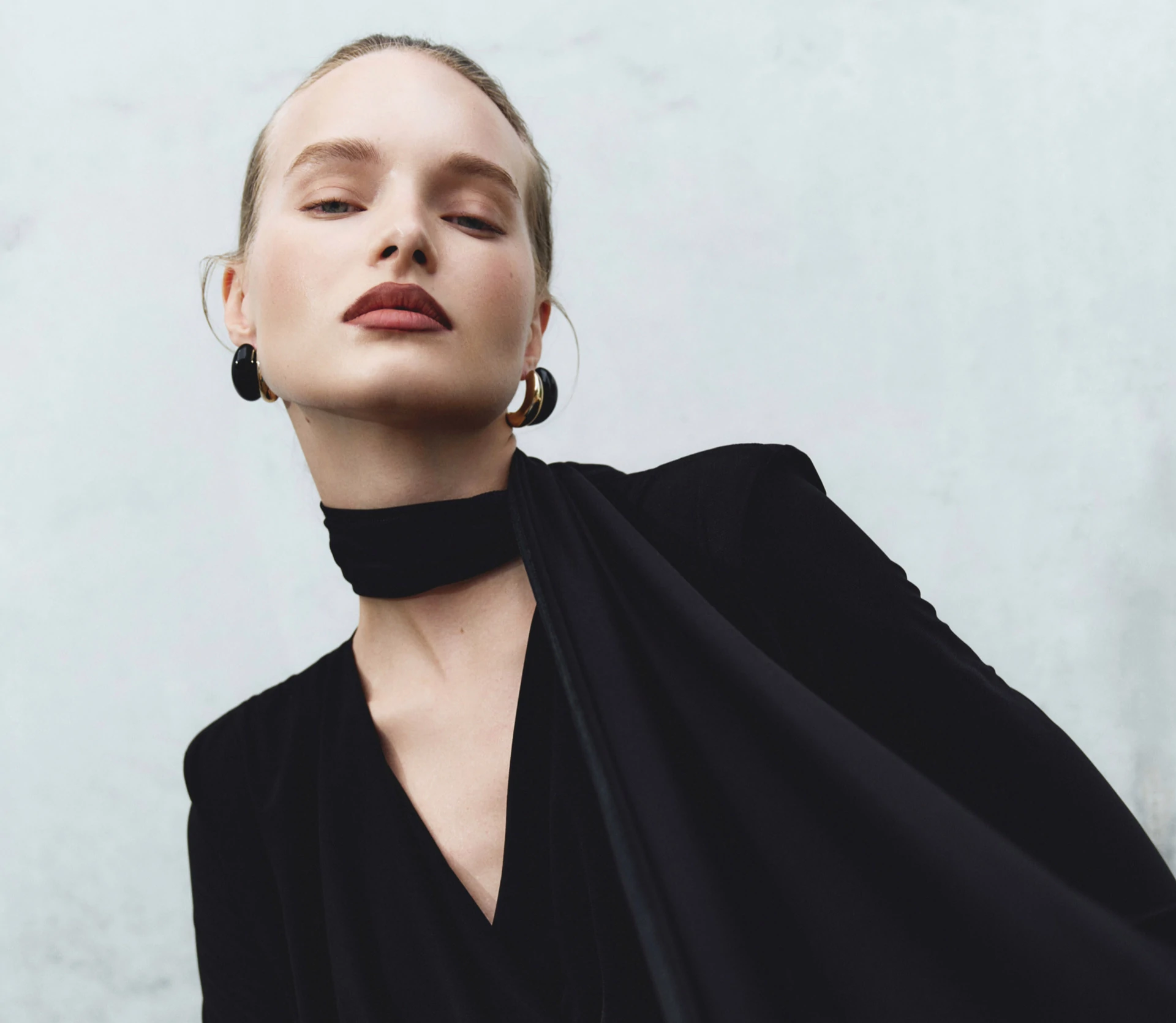 Боді зі шлейфом чорний - фото №2 Боді зі шлейфом чорний замовити