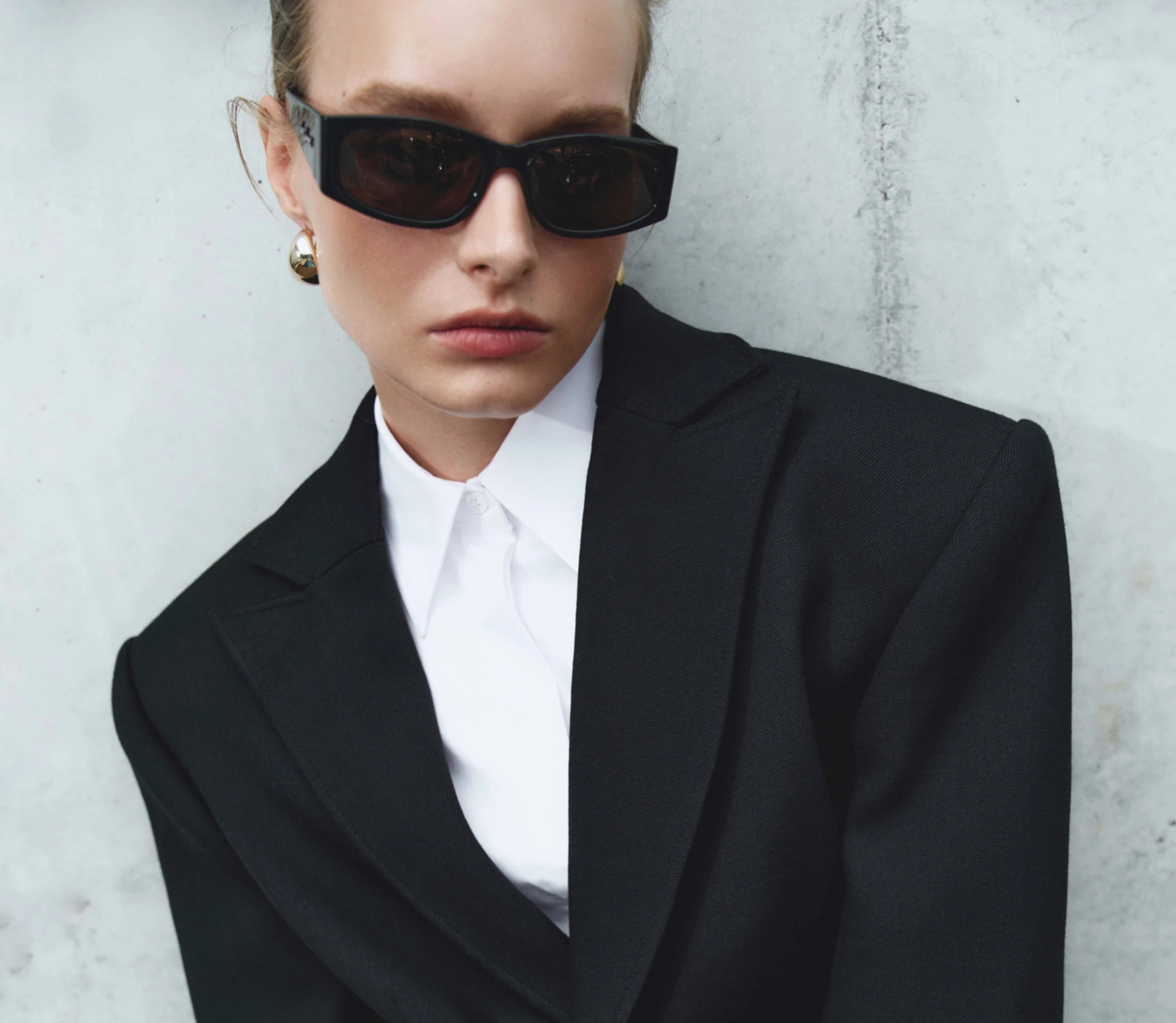 Жакет приталений із фіксатором позаду чорний - фото №2 Жакет приталений із фіксатором позаду чорний фото