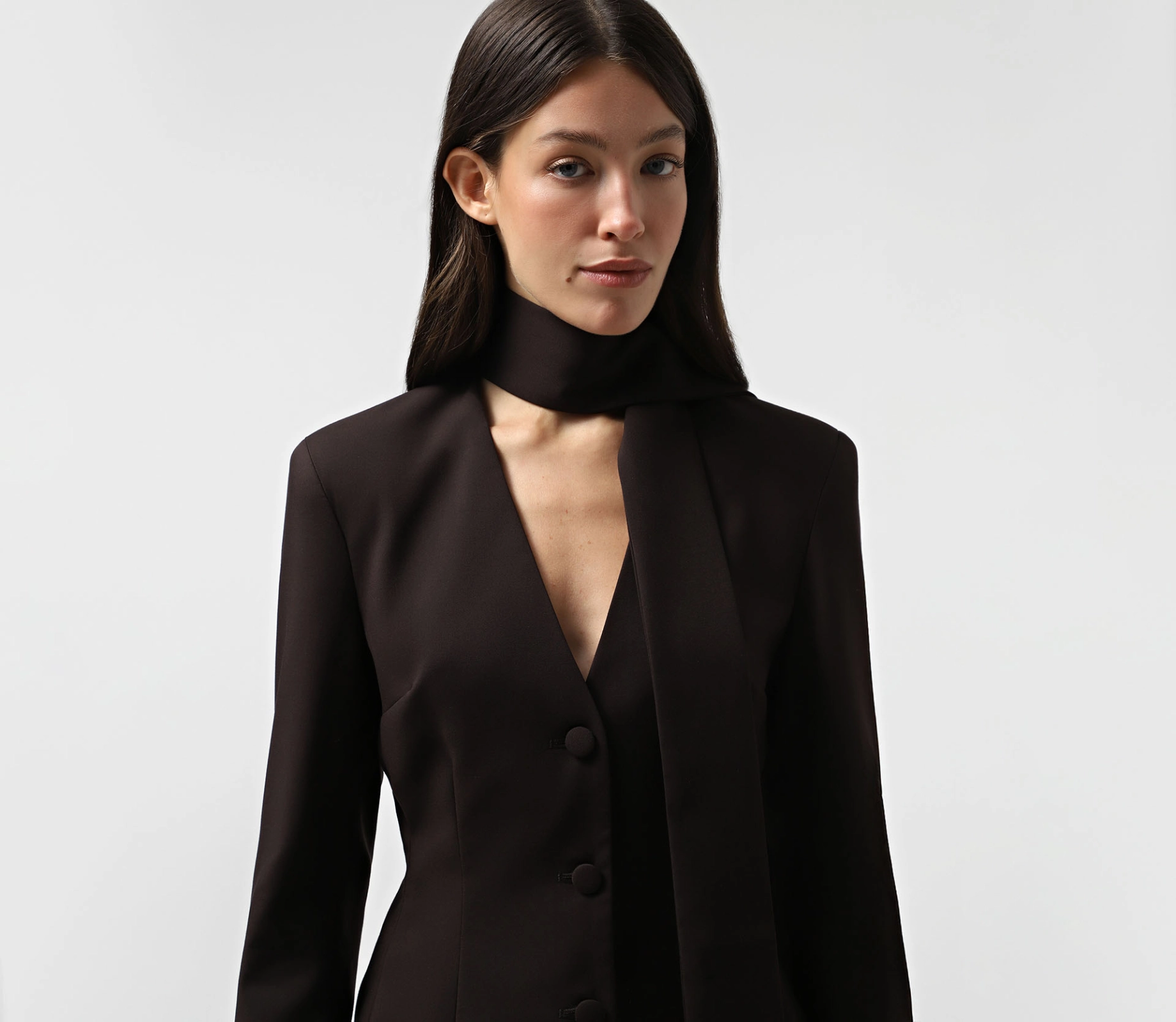 Жакет із завʼязкою на шиї коричневий купити