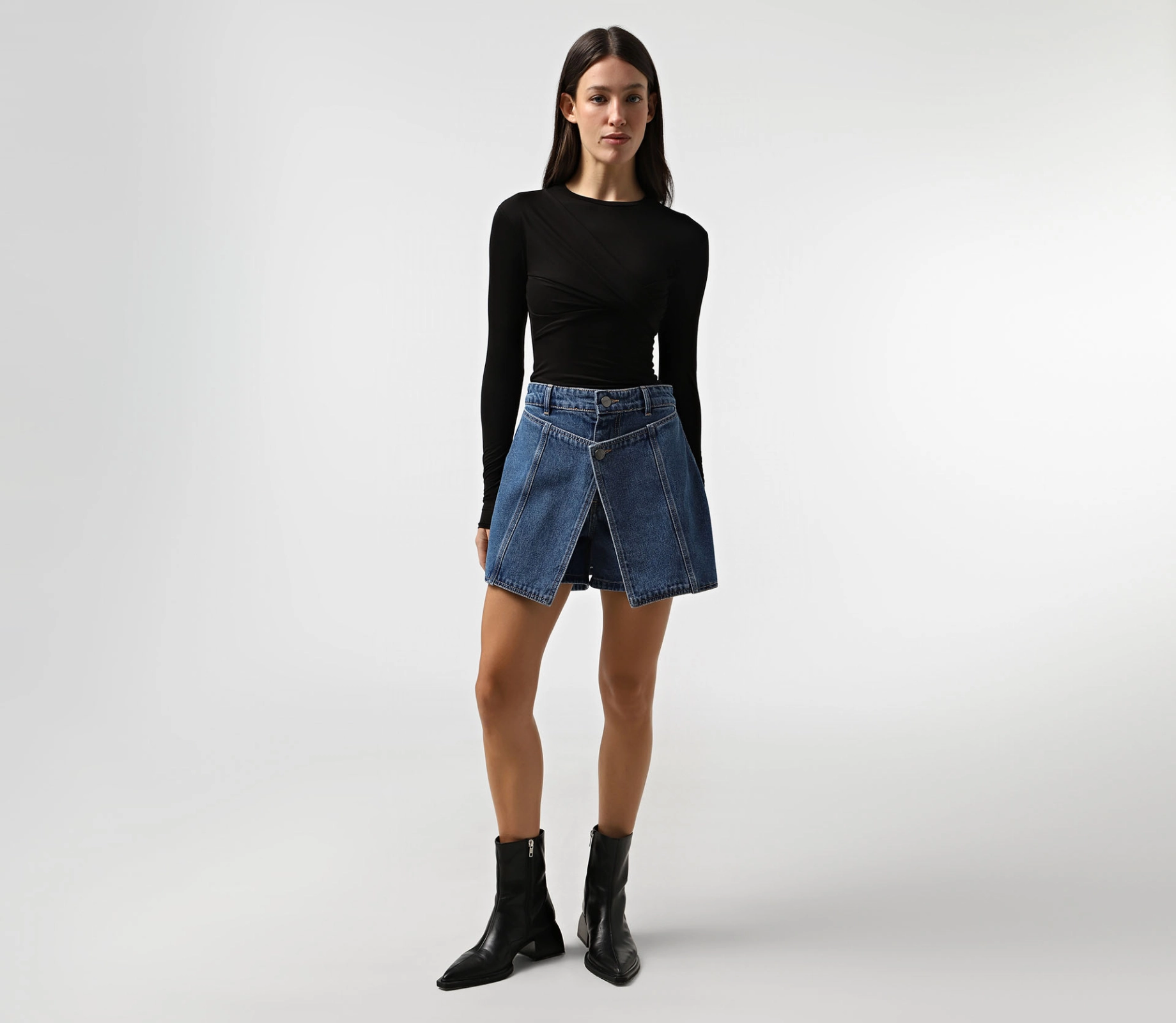 Лонгслів з перекрутом по ліфу чорний недорого