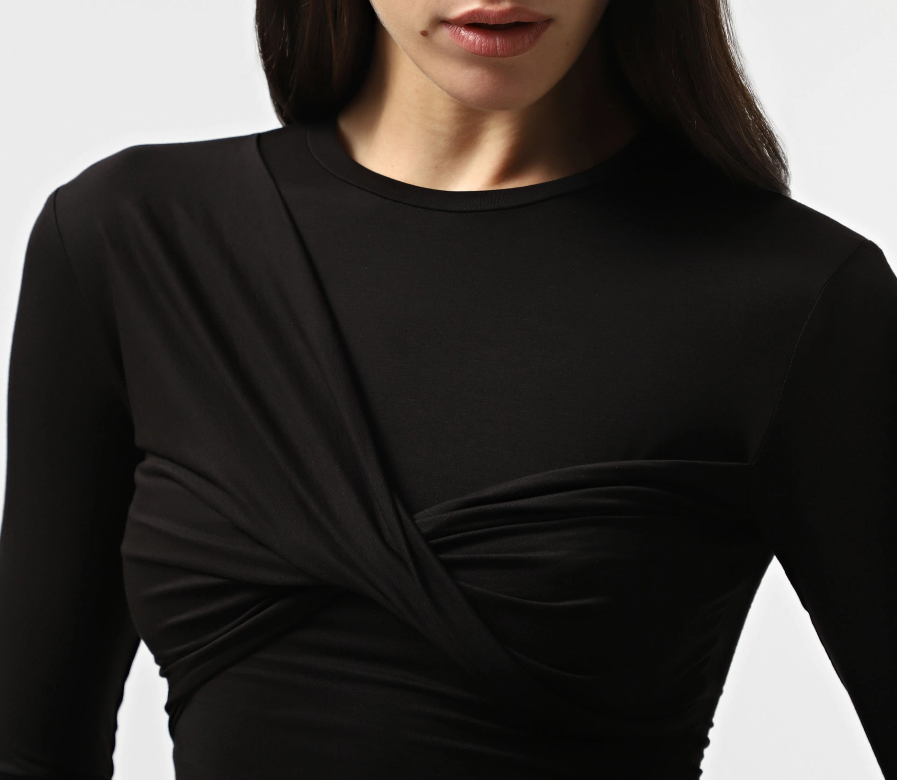 Лонгслів з перекрутом по ліфу чорний знижки