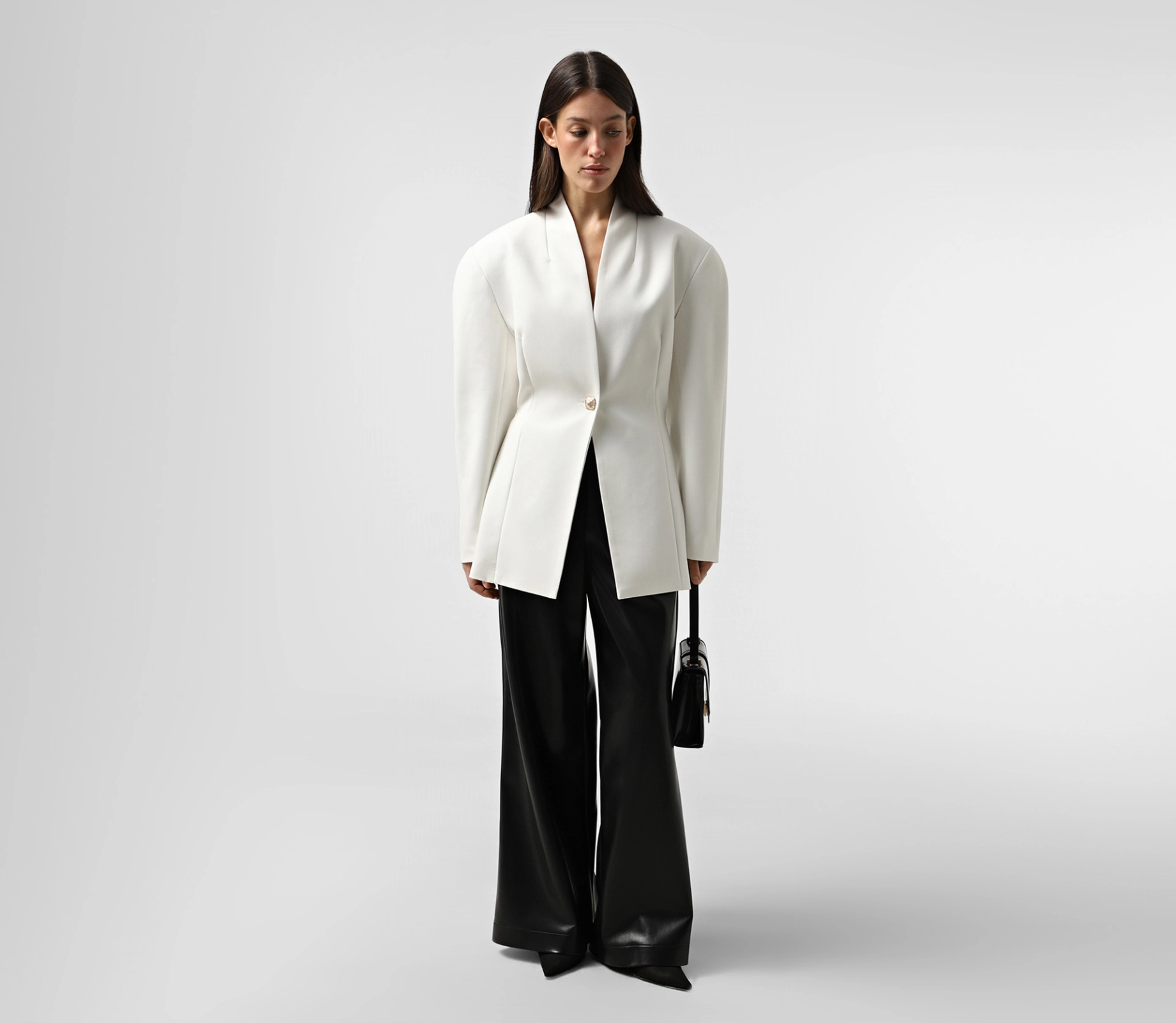 Жакет з золотистим ґудзиком молочний ціна