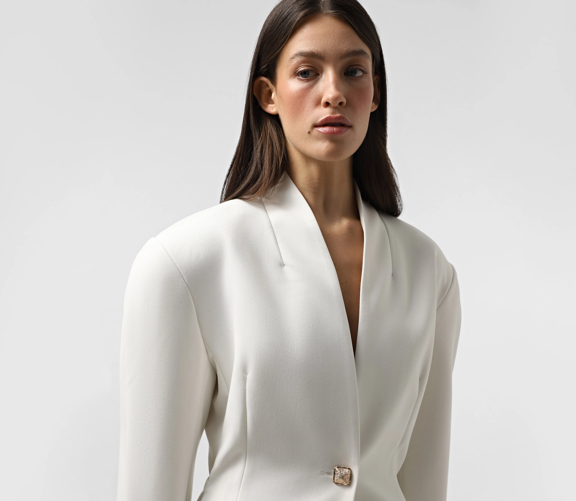 Жакет з золотистим ґудзиком молочний ціна