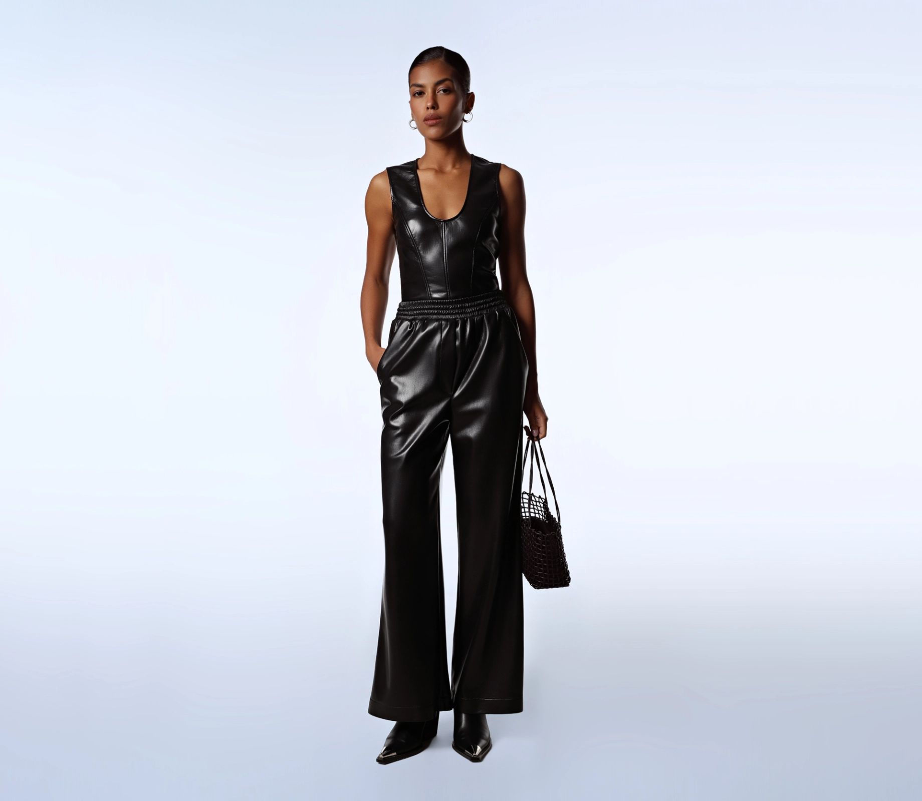 Штани шкіряні на резинці чорний фото