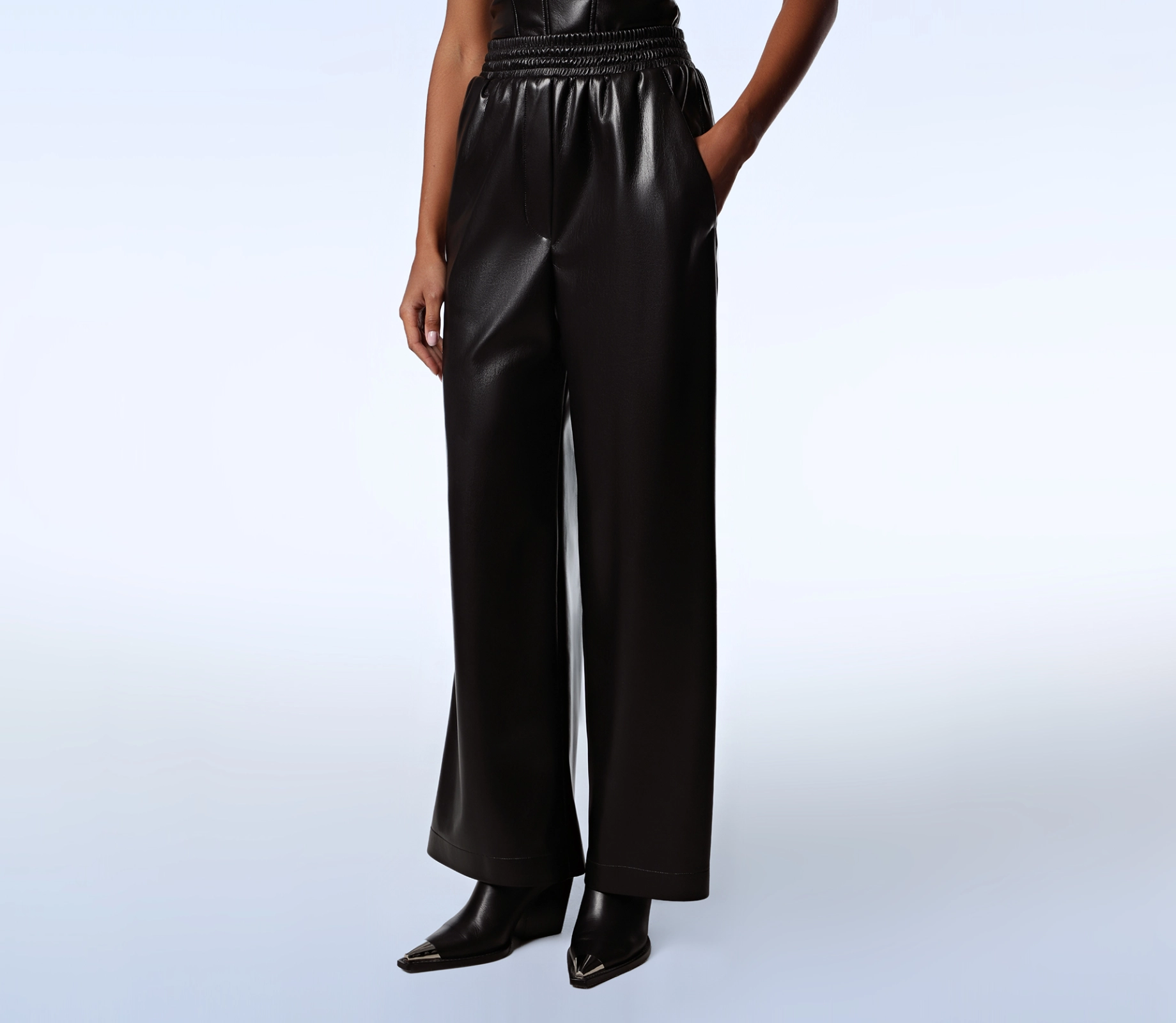 Штани шкіряні на резинці чорний cher17