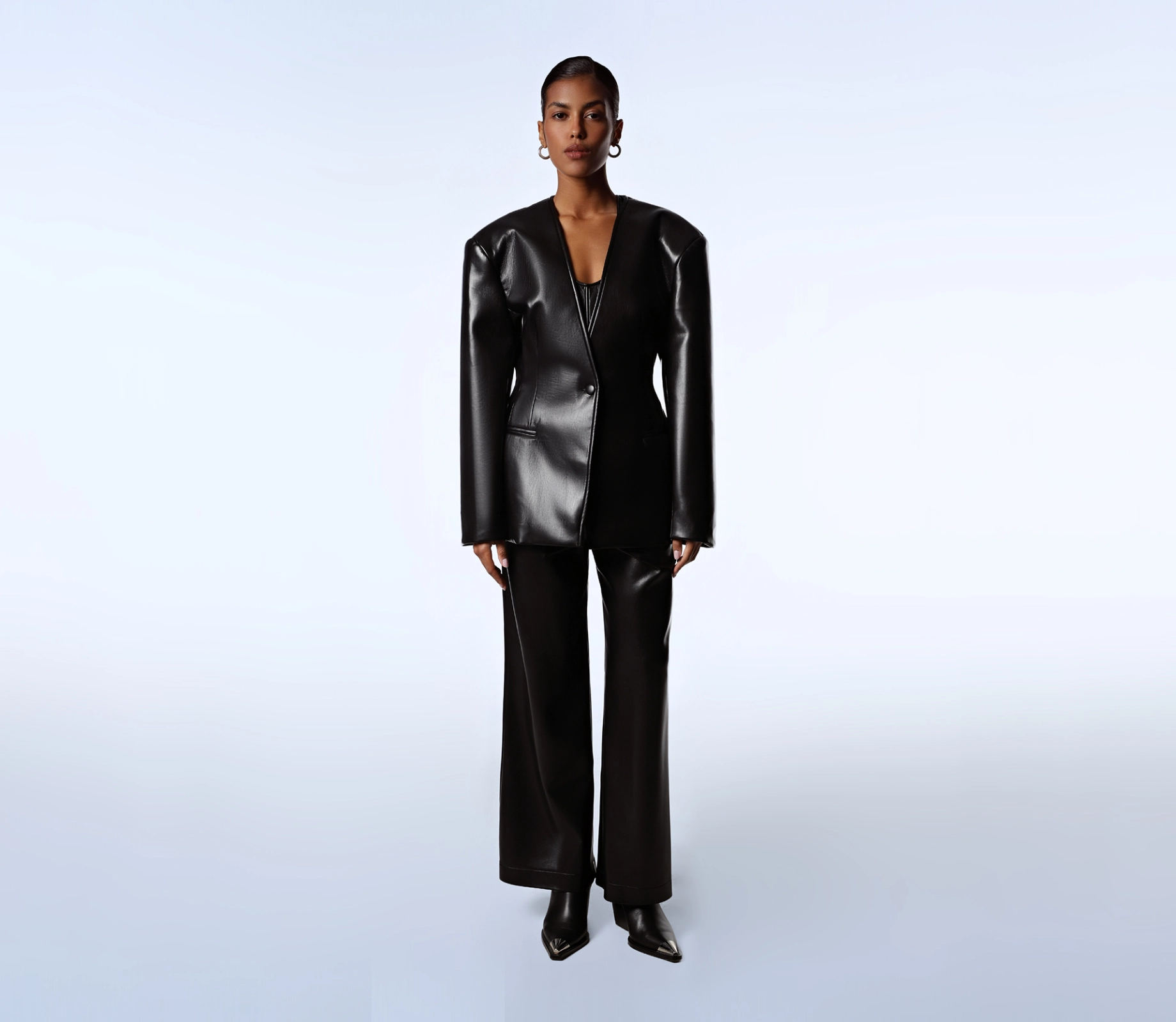 Жакет приталений з екошкіри чорний знижки