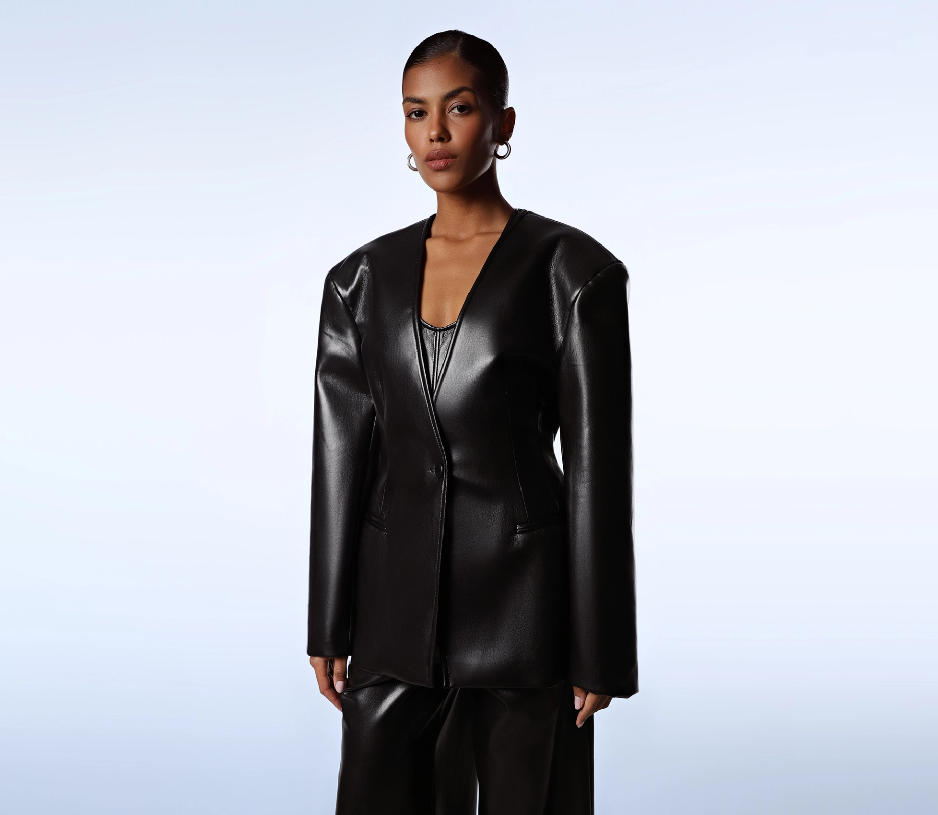 Жакет приталений з екошкіри чорний купити