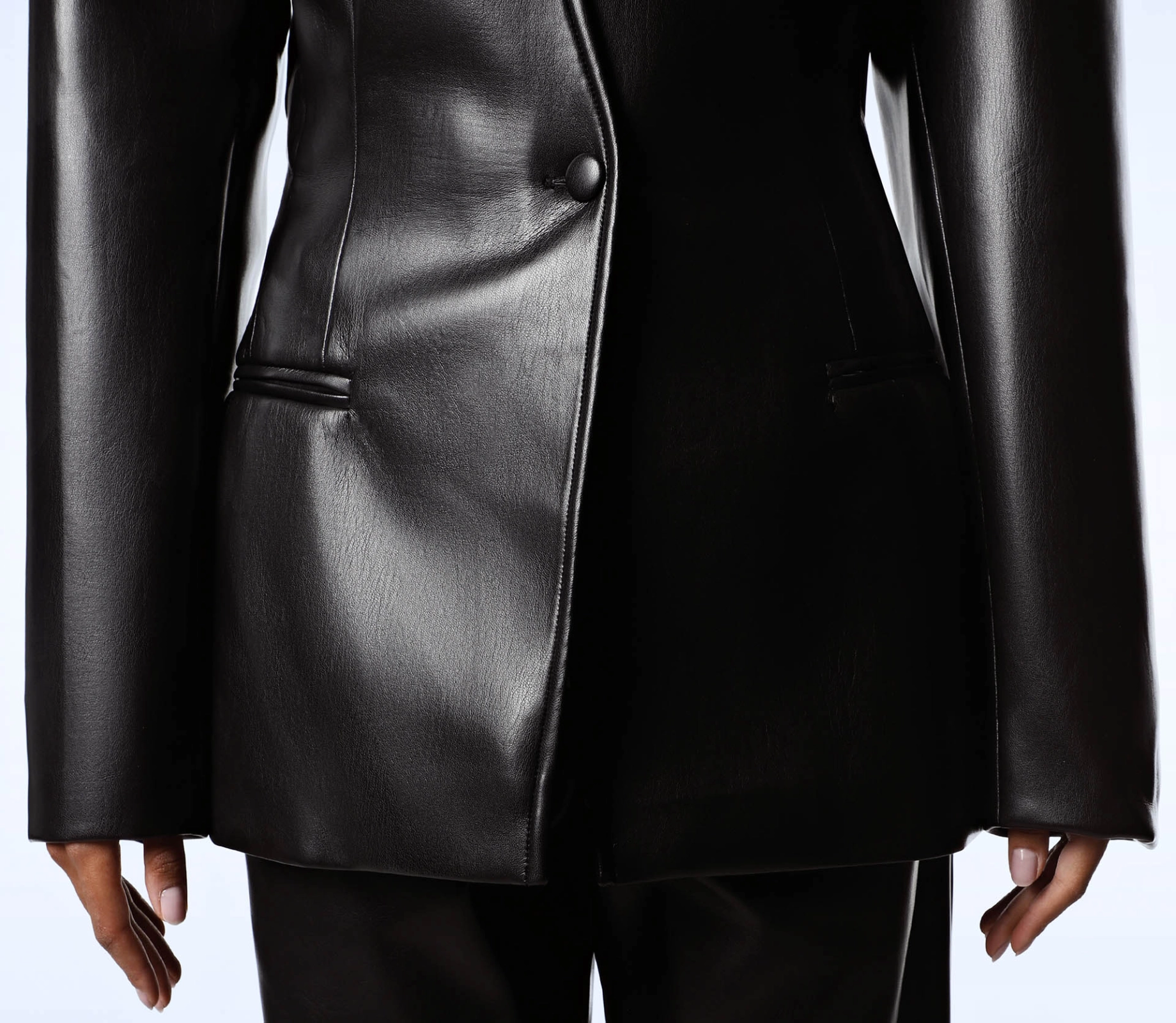 Жакет приталений з екошкіри чорний в інтернет-магазині