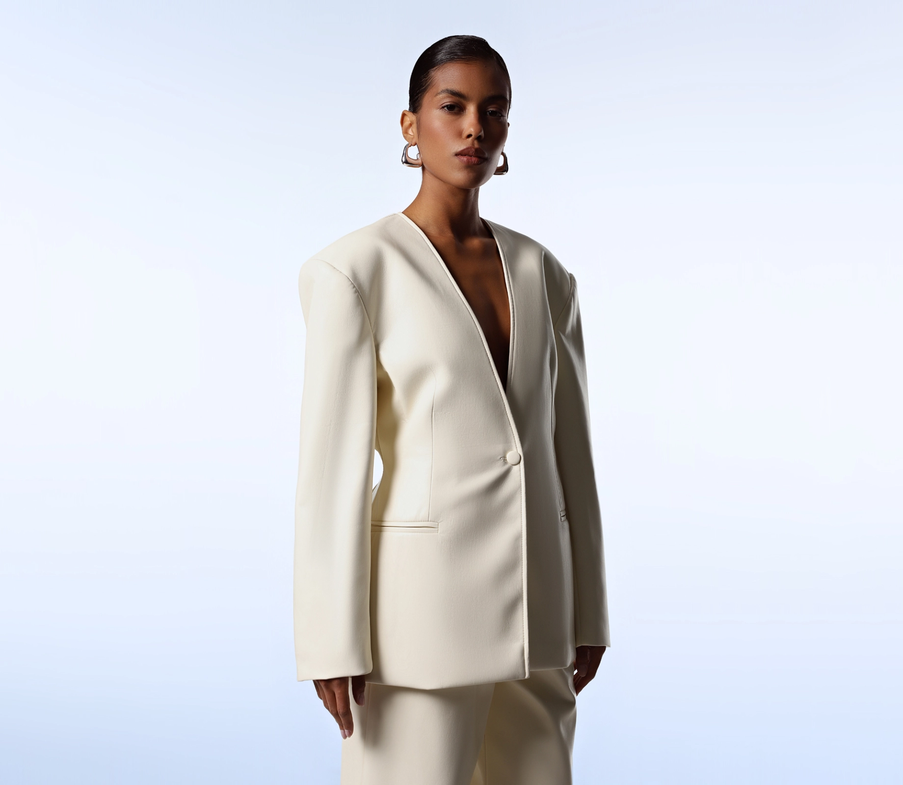 Жакет приталений з екошкіри молочний в інтернет-магазині