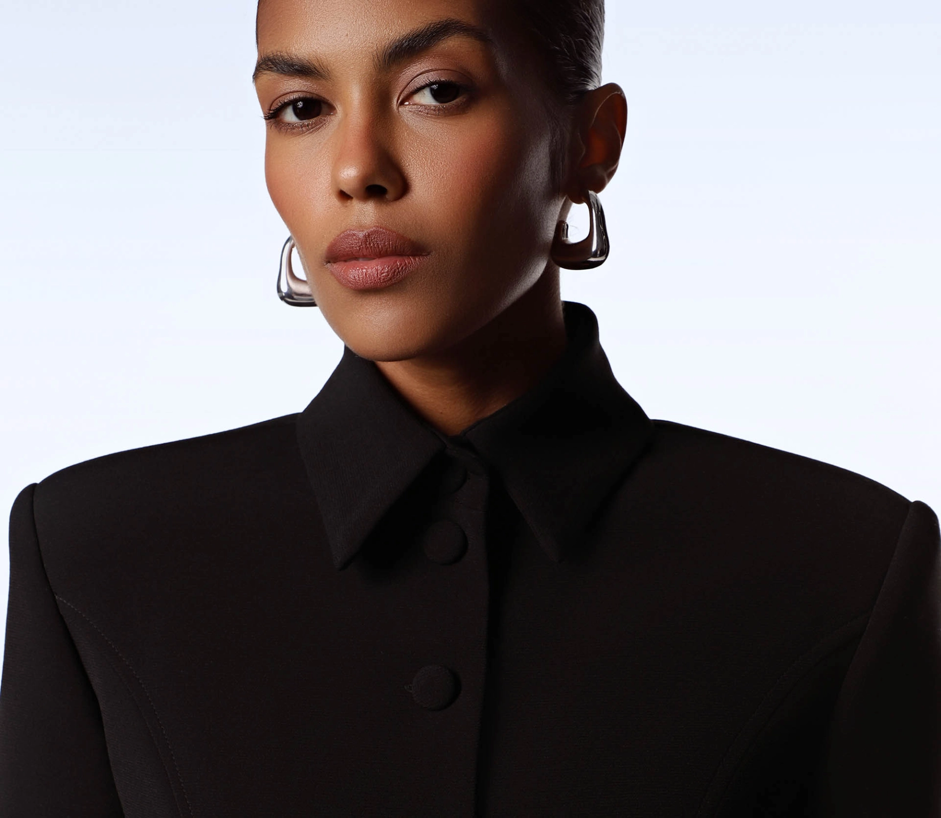 Жакет приталений на гудзиках чорний cher17