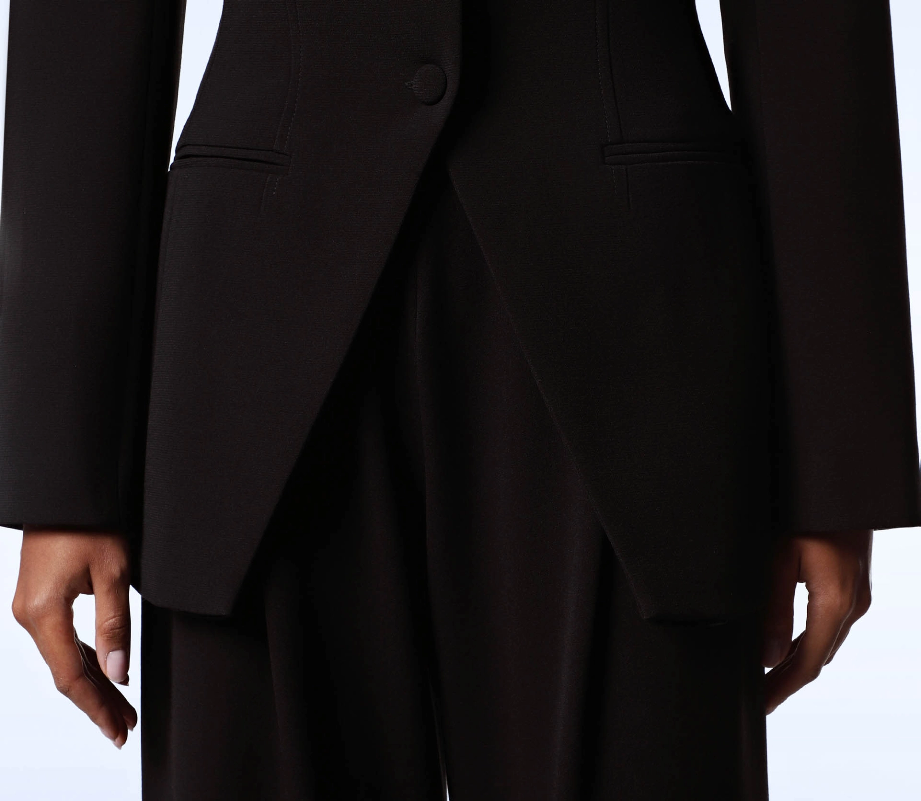 Жакет приталений на гудзиках чорний акції