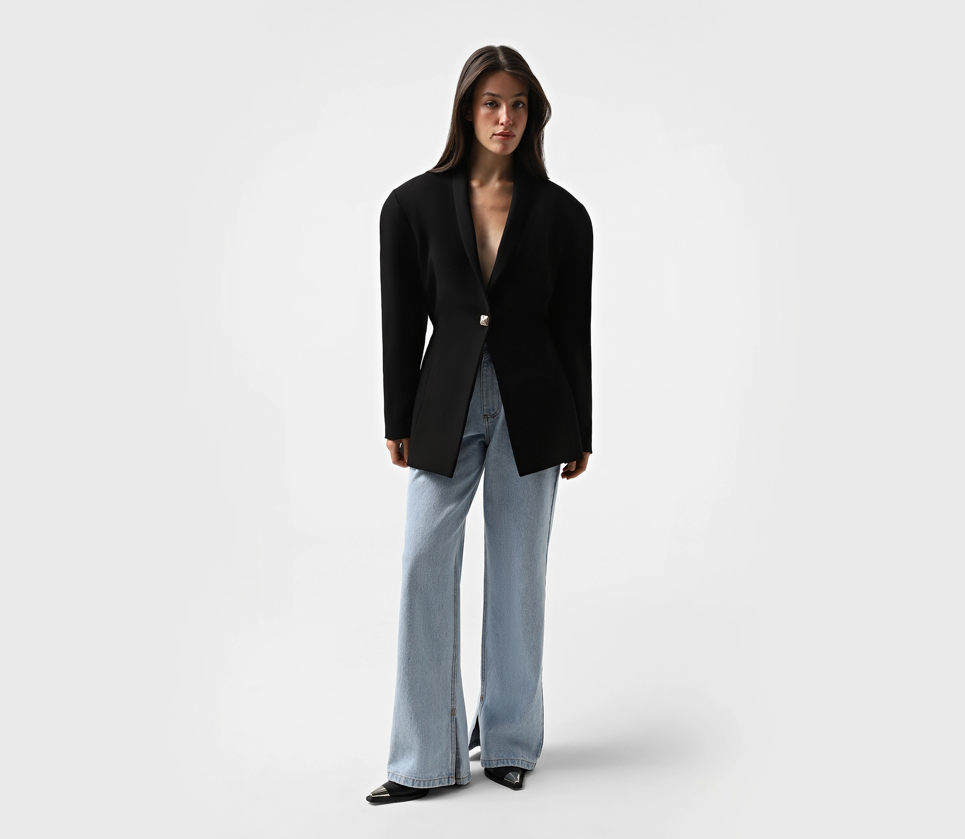 Жакет з золотистим гудзиком чорний фото