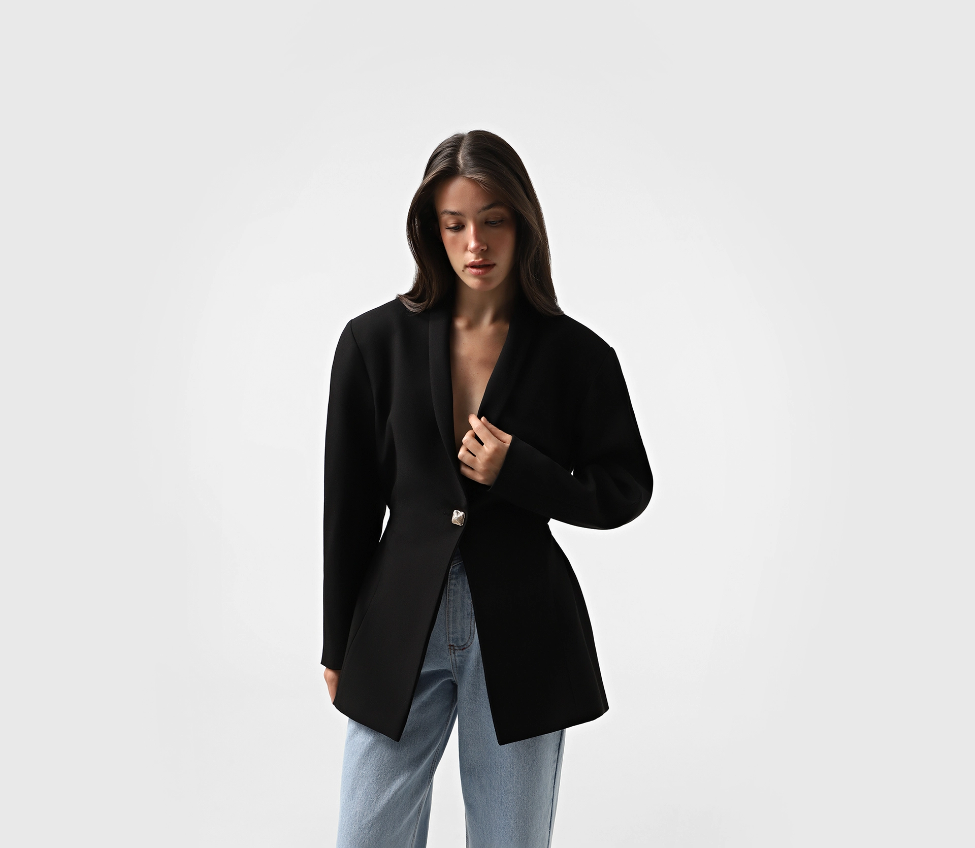 Жакет з золотистим гудзиком чорний cher17