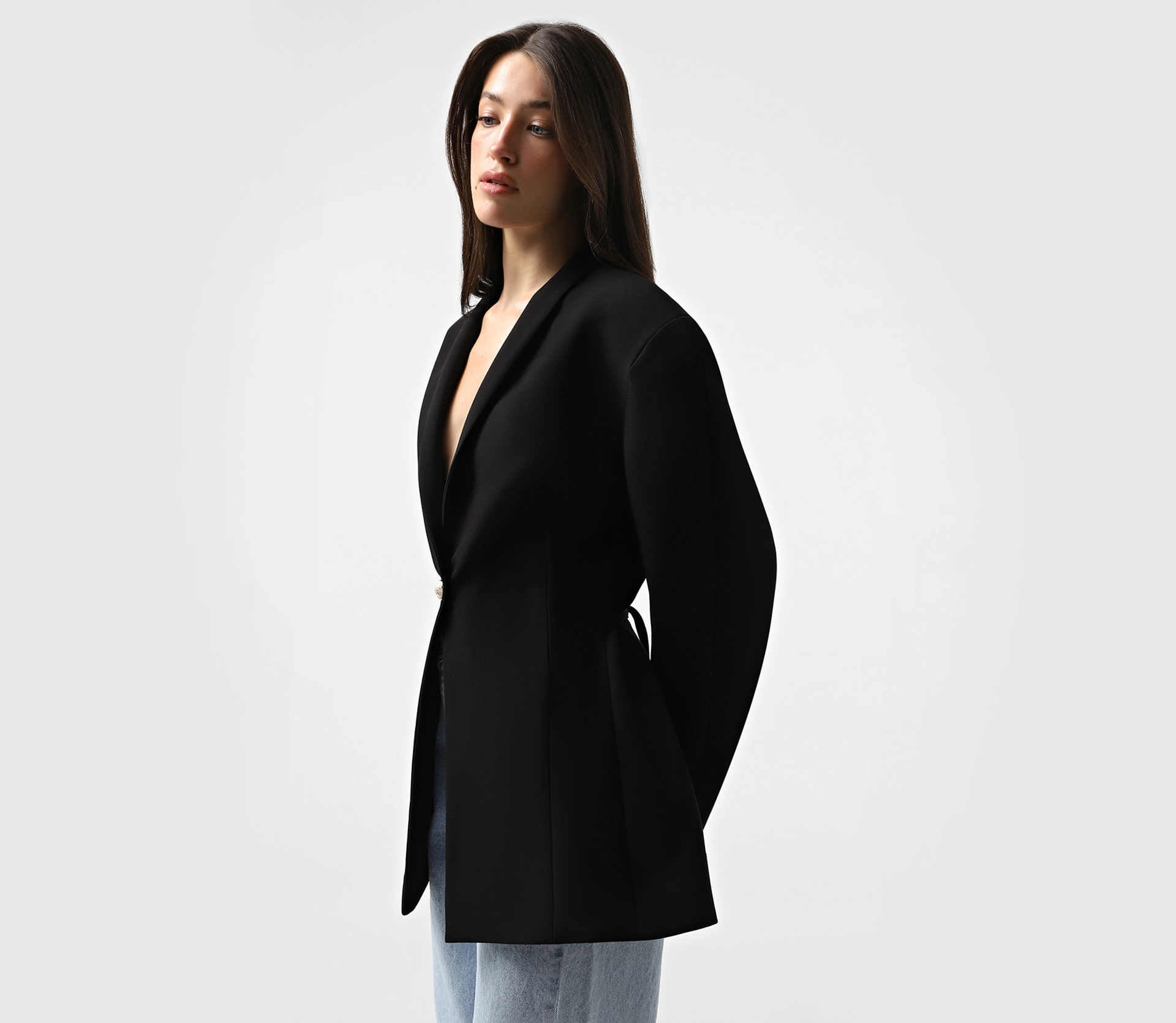 Жакет з золотистим гудзиком чорний акції