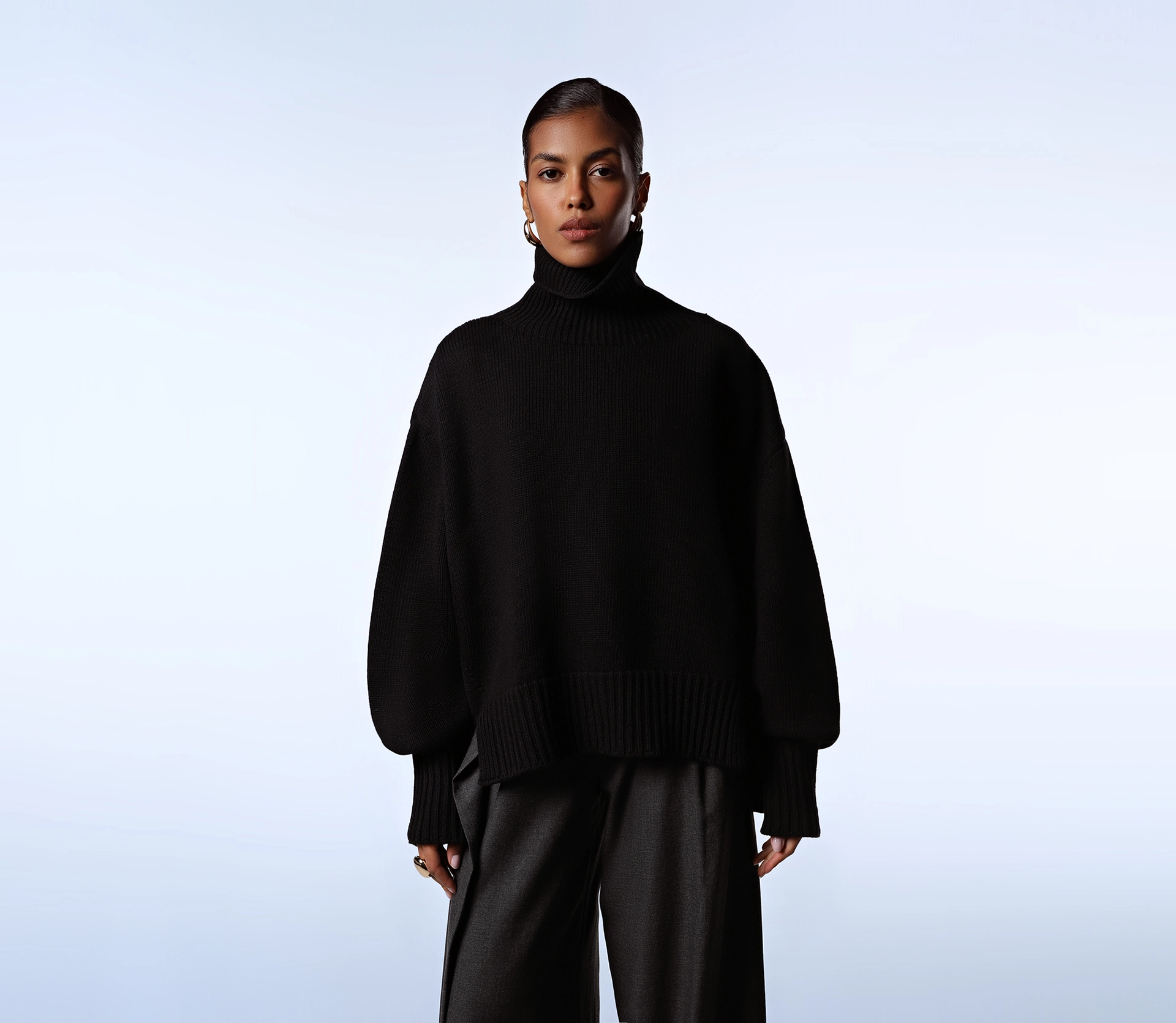 Джемпер вʼязаний з розрізами по низу чорний замовити