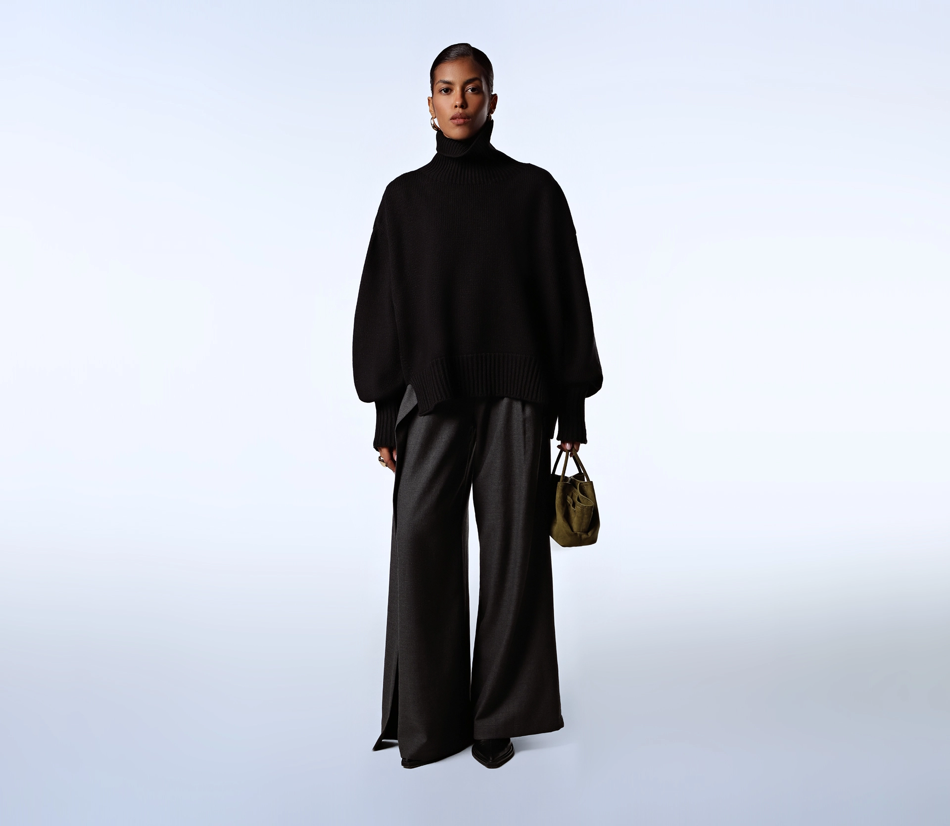 Джемпер вʼязаний з розрізами по низу чорний купити