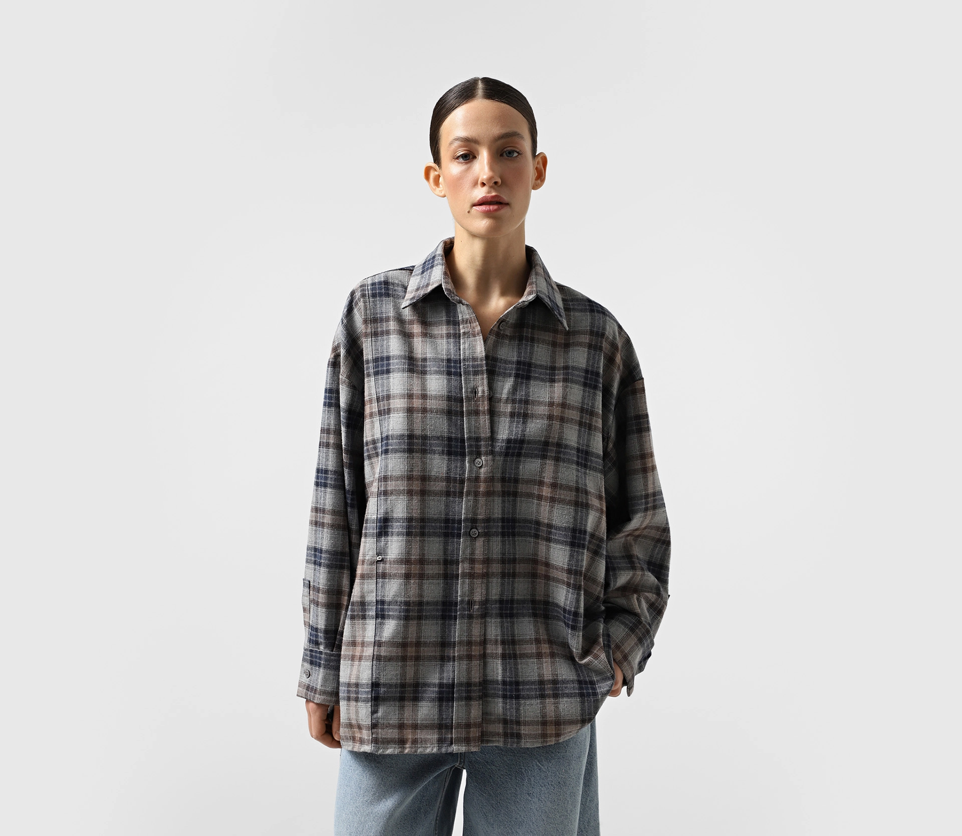 Сорочка в клітинку з асиметричною застібкою сірий в Україні