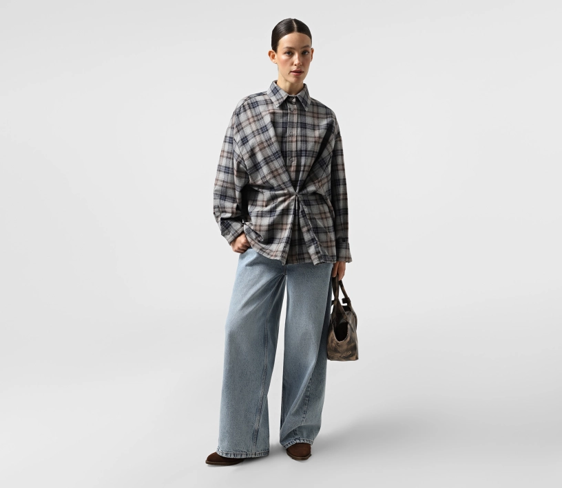 Сорочка в клітинку з асиметричною застібкою сірий - фото №2 Сорочка в клітинку з асиметричною застібкою сірий фото