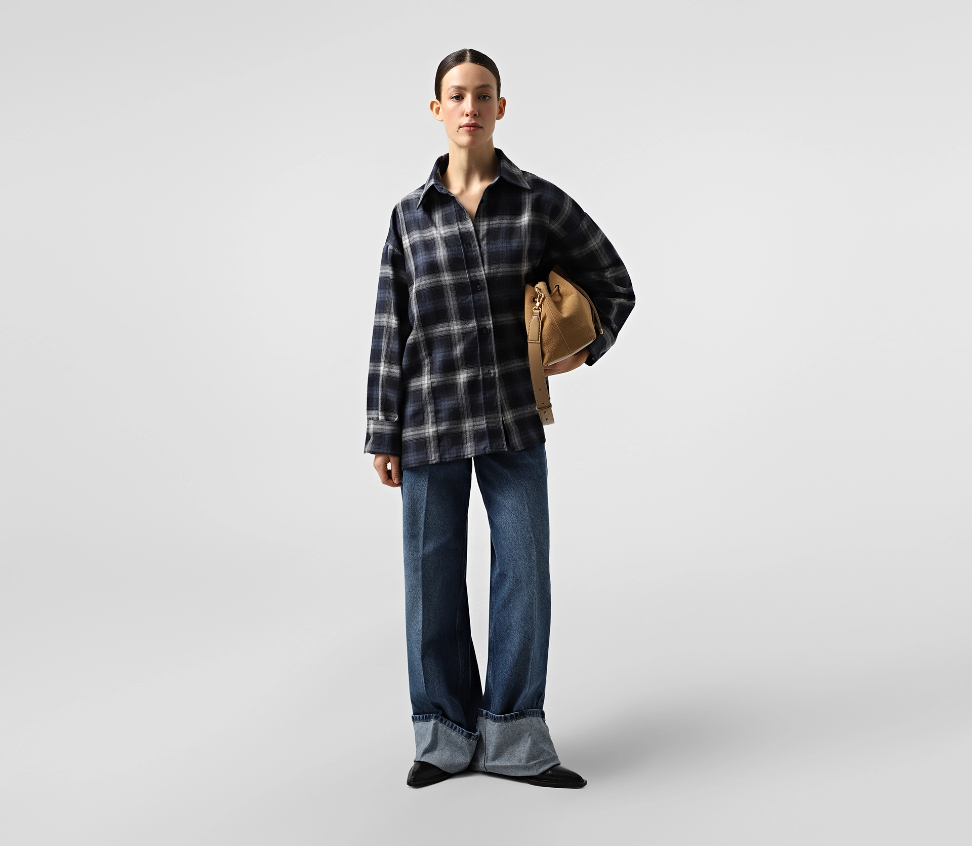 Сорочка в клітинку з асиметричною застібкою синій фото