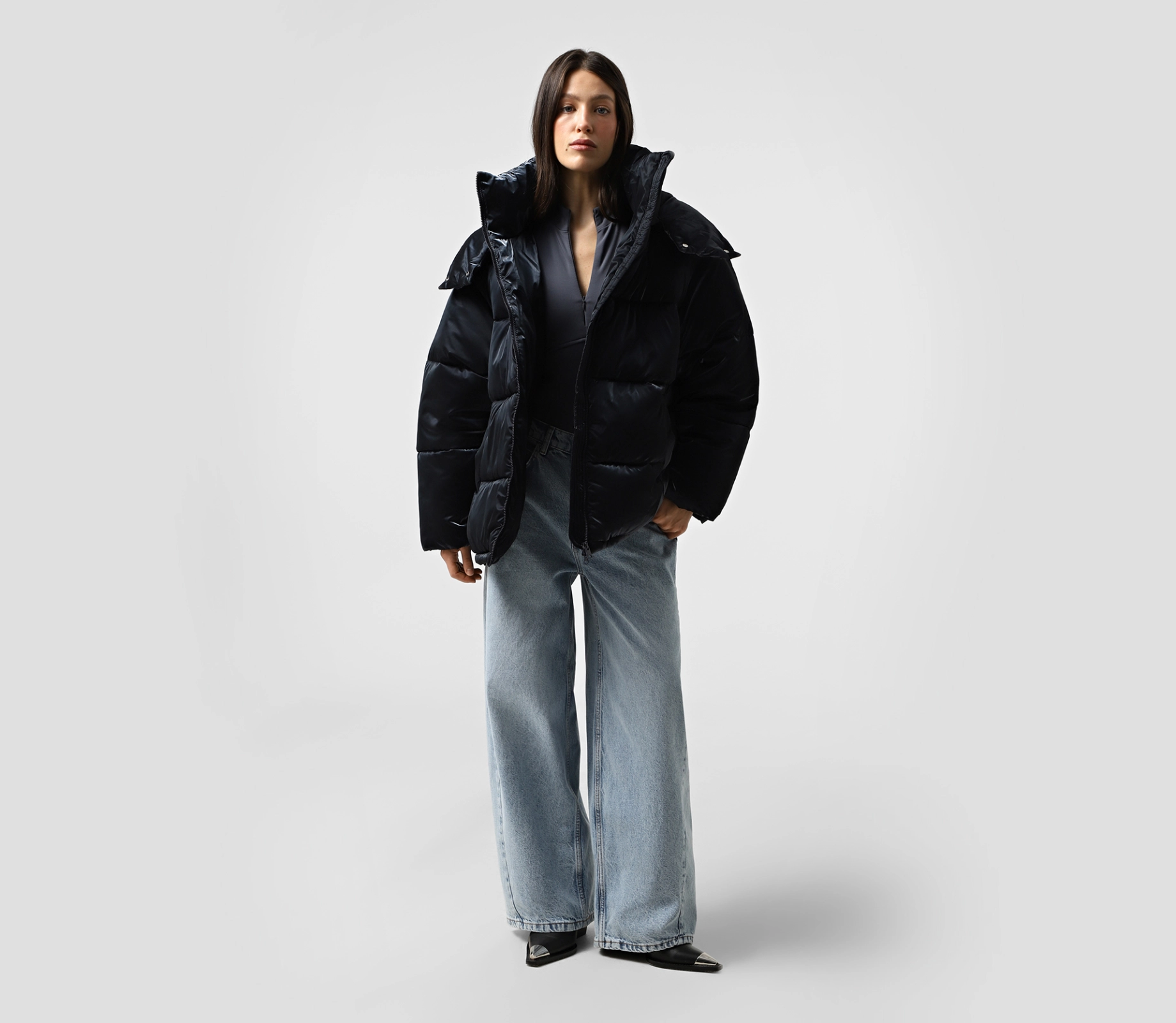 Пуховик обʼємний з капюшоном синій в інтернет-магазині