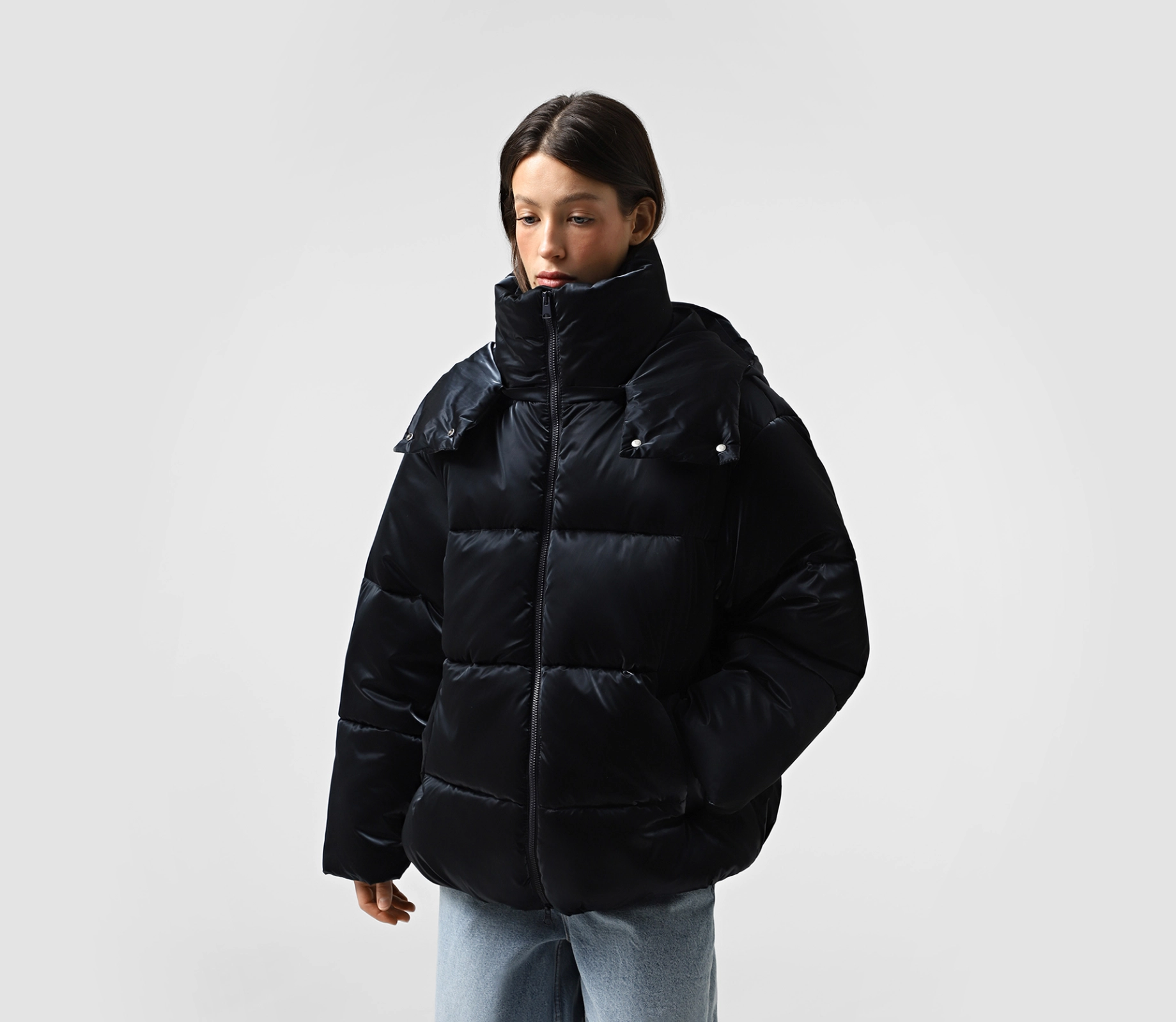 Пуховик обʼємний з капюшоном синій в інтернет-магазині