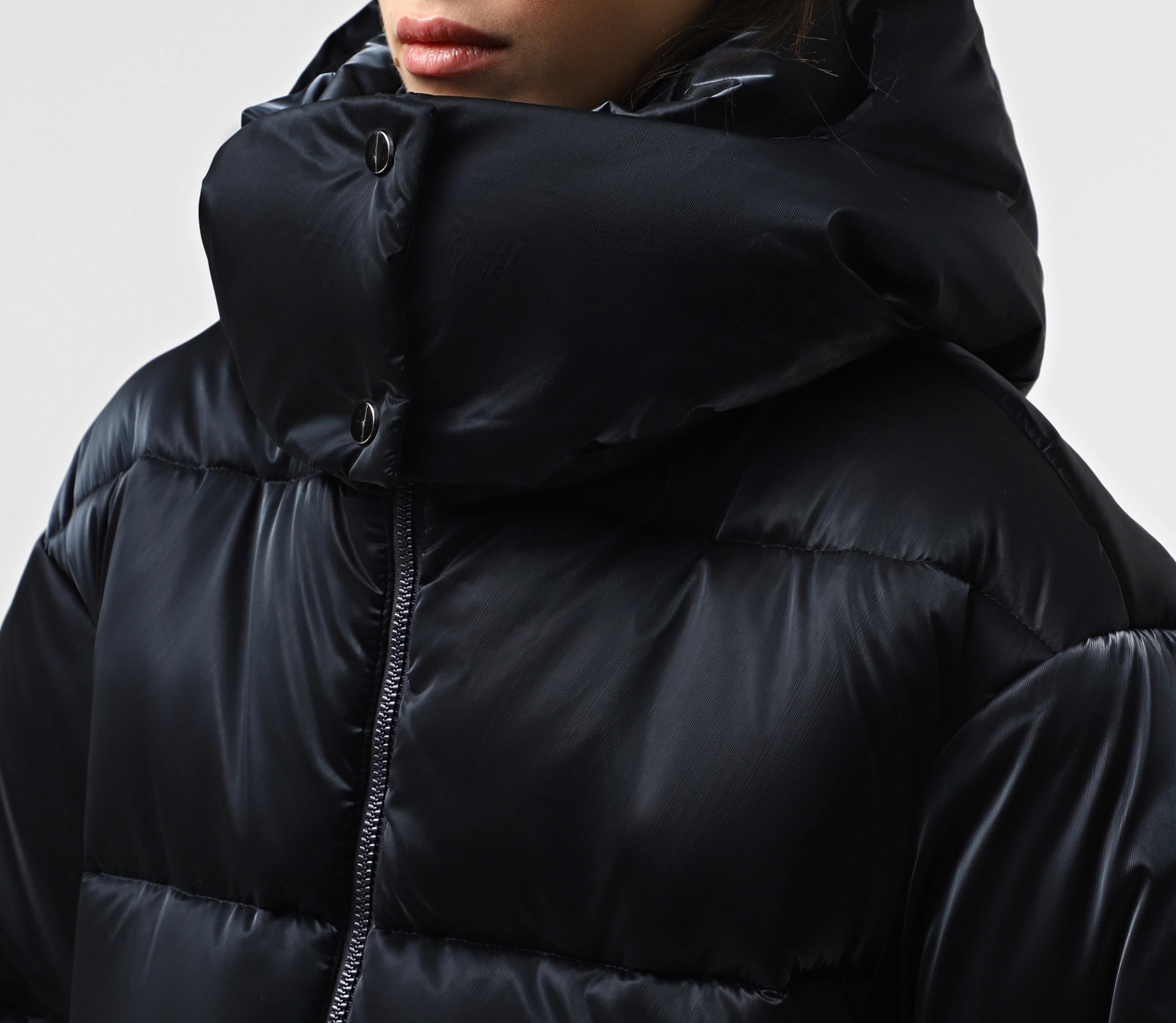 Пуховик обʼємний з капюшоном синій недорого