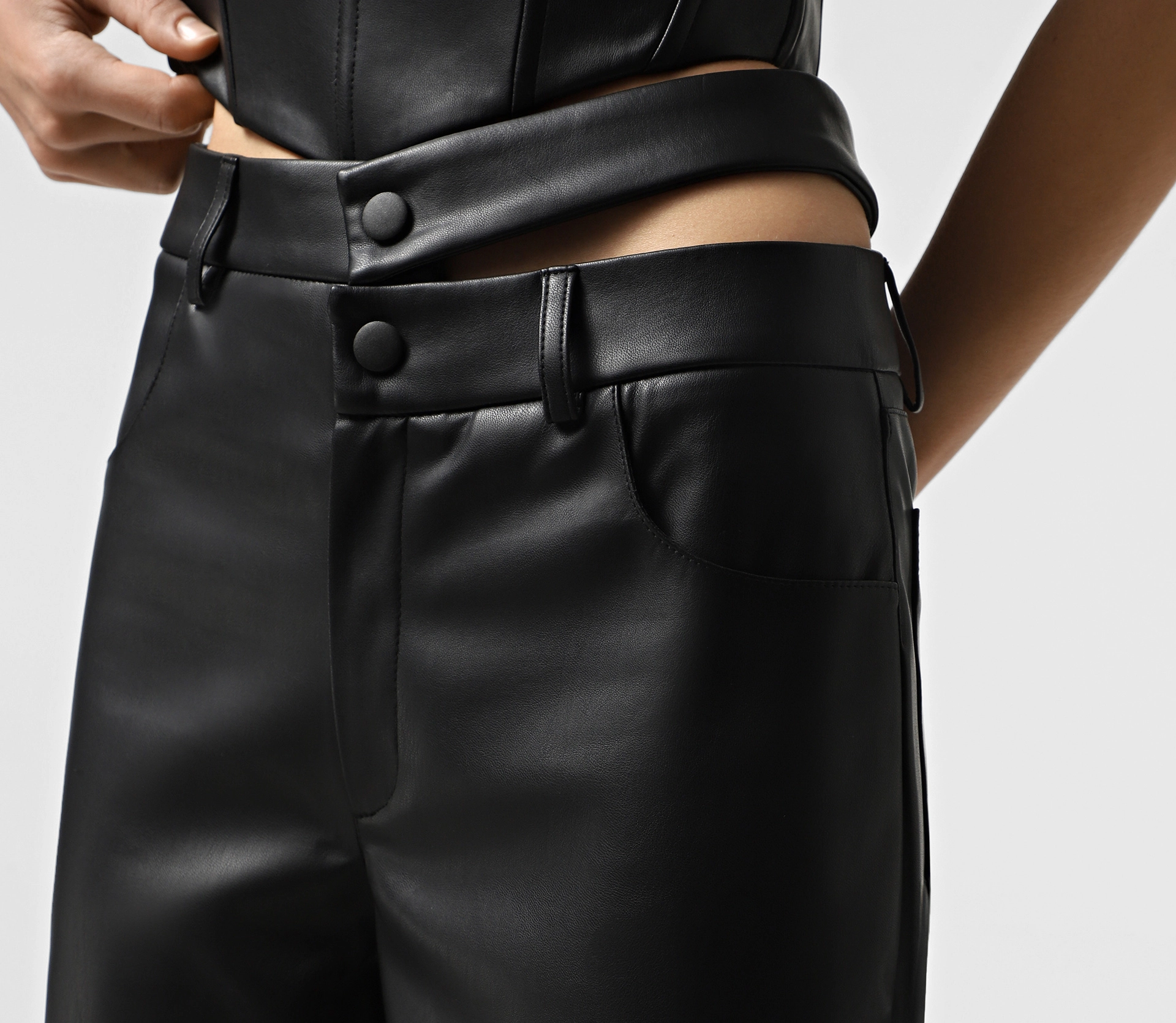 Штани з екошкіри з подвійним поясом чорний в інтернет-магазині