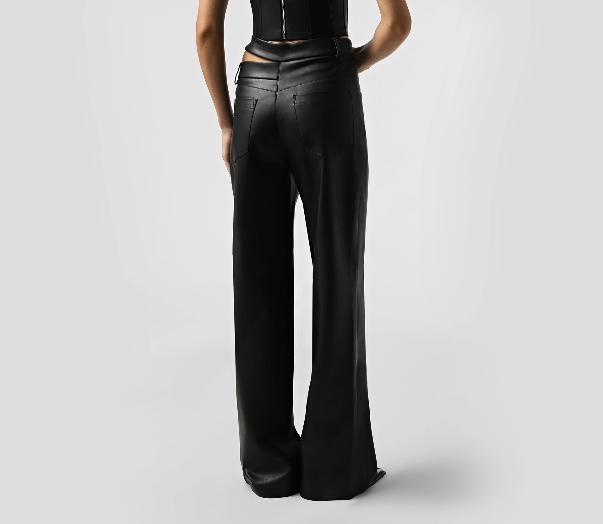 Штани з екошкіри з подвійним поясом чорний ціна