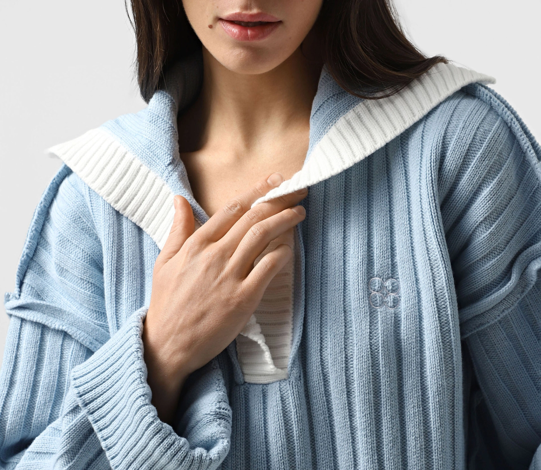 Джемпер с контрастним кантом та лого блакитний cher17