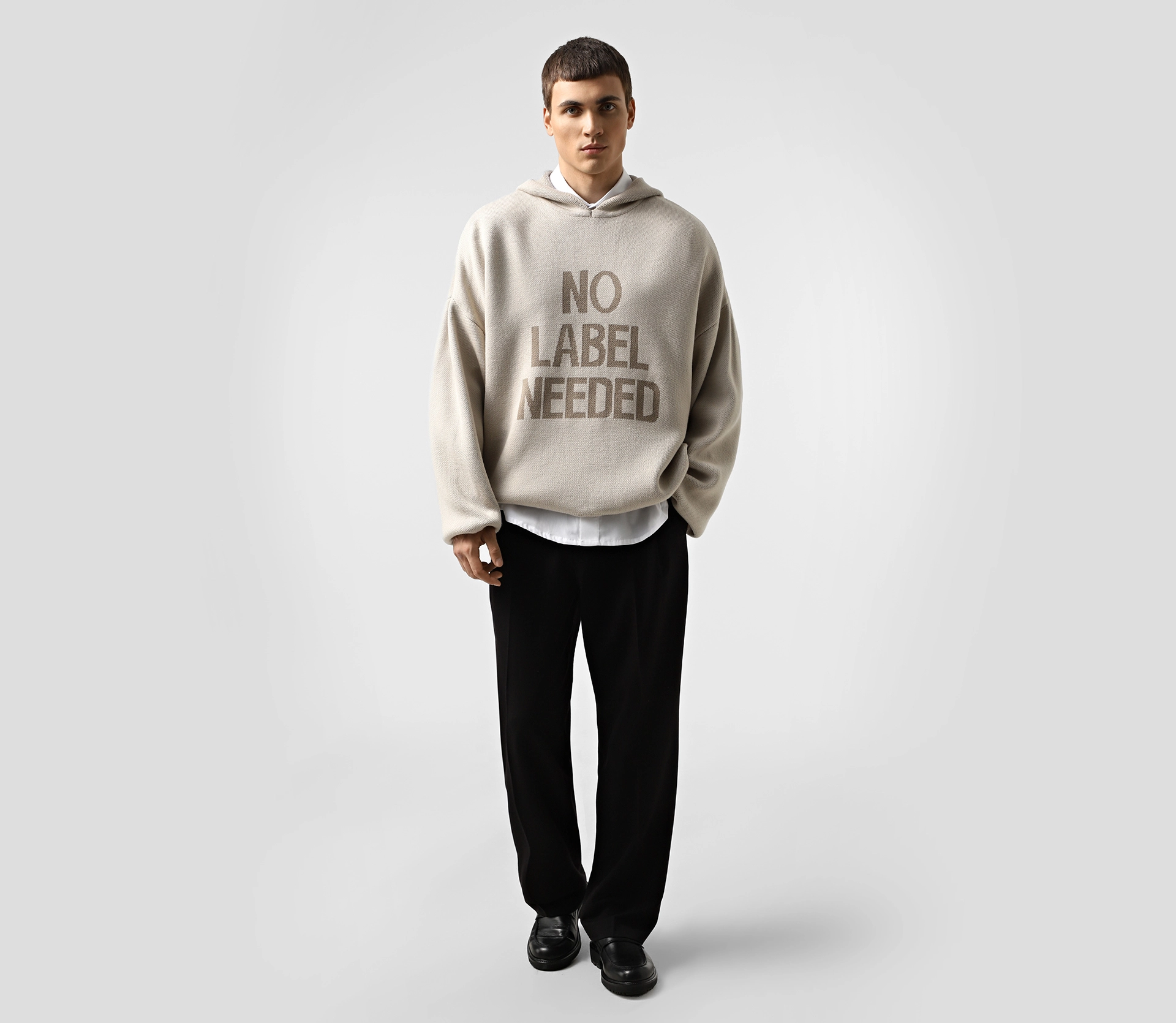 Худі в'язане чоловіче «NO LABEL NEEDED» бежевий - фото №2 Худі в'язане чоловіче «NO LABEL NEEDED» бежевий ціна