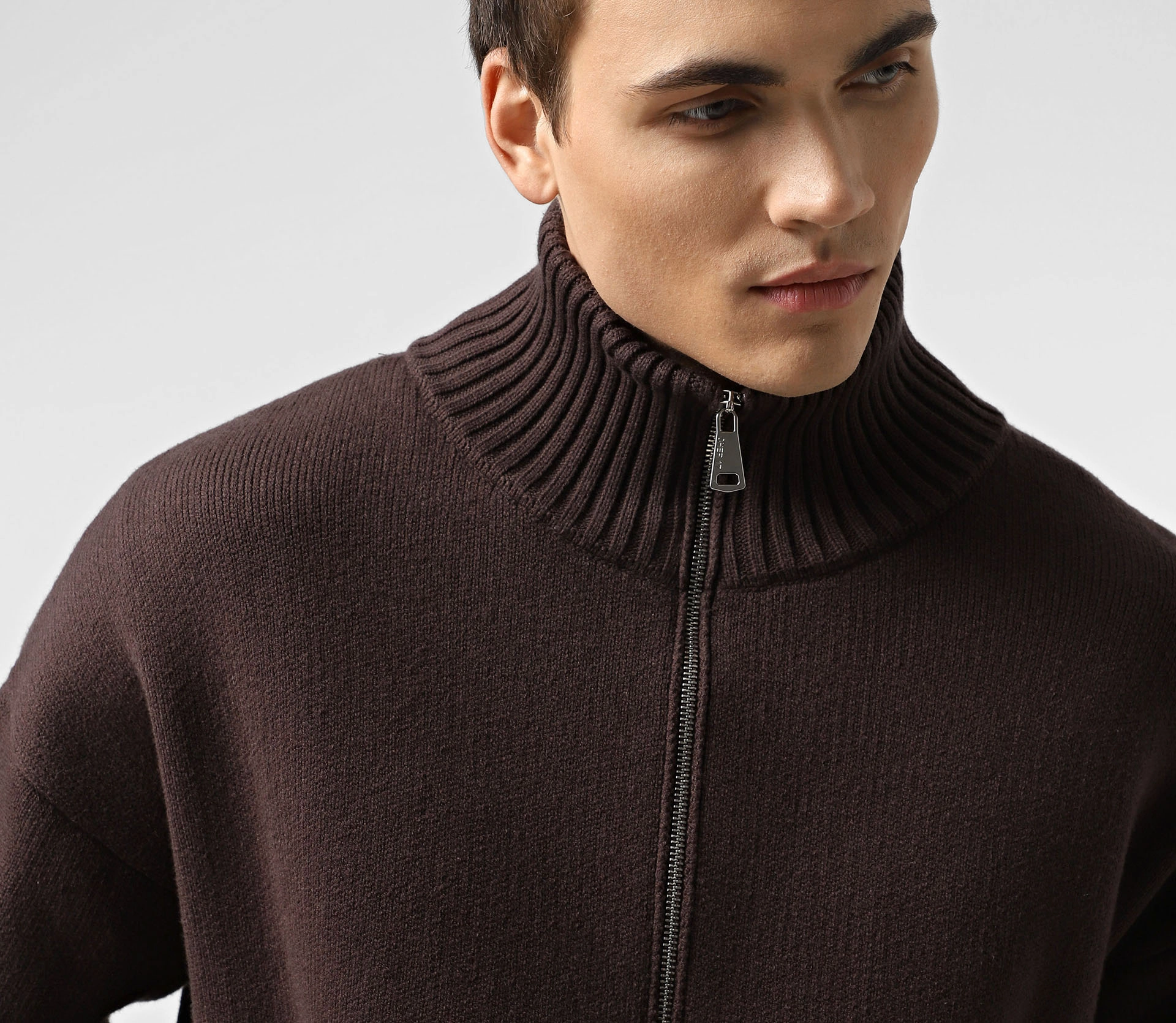 Светр чоловічий на блискавці коричневий - фото №5 Светр чоловічий на блискавці коричневий акції