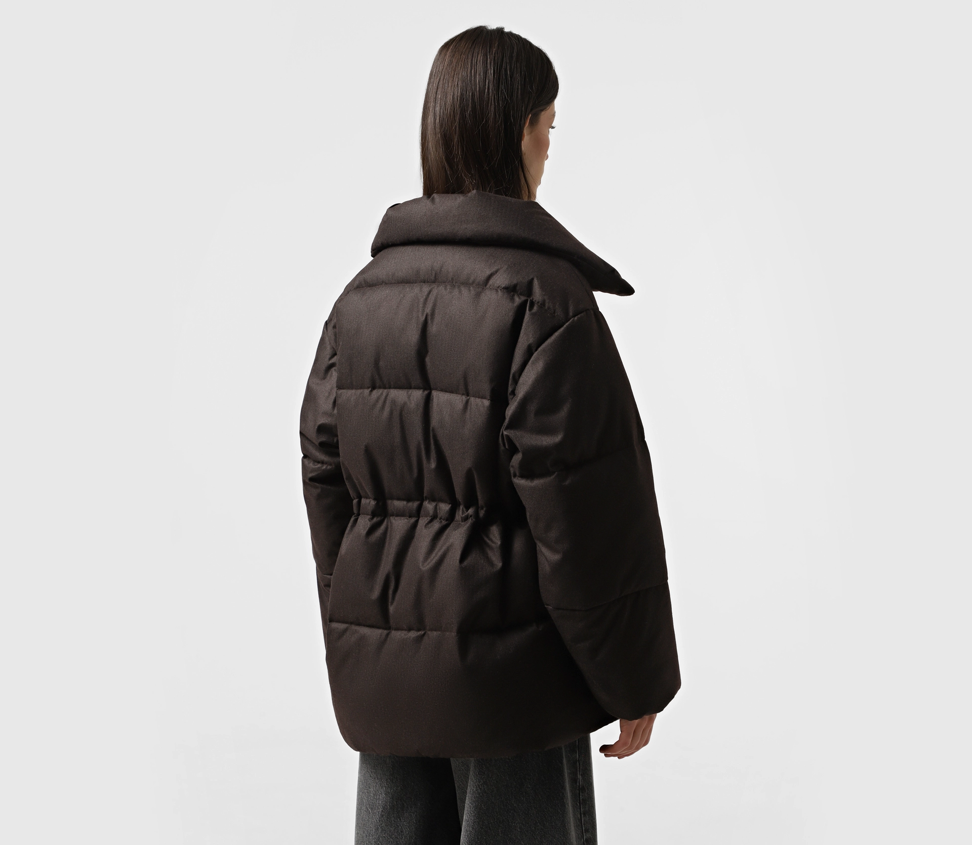 Пуховик середньої довжини з кулісою коричневий акції