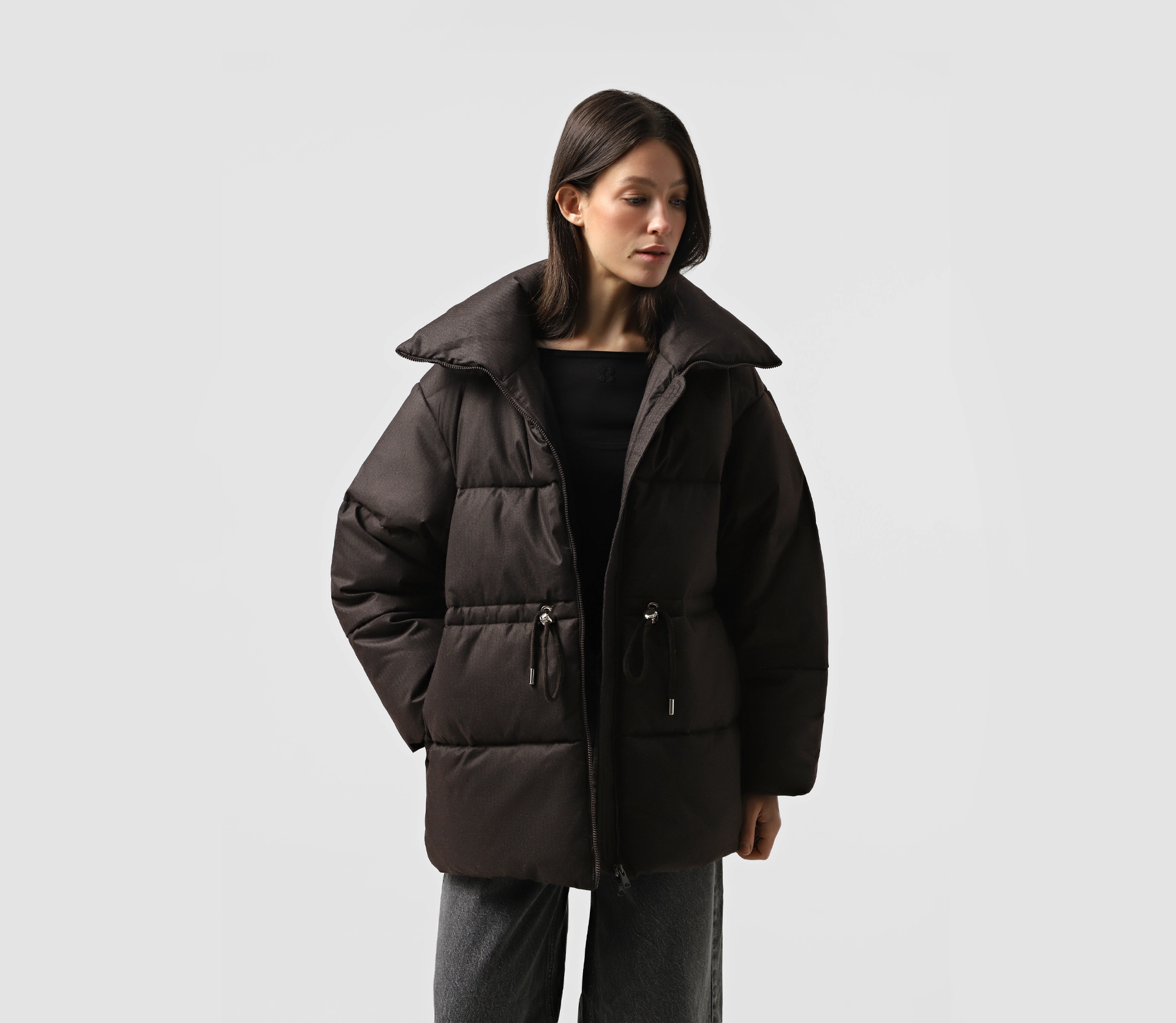 Пуховик середньої довжини з кулісою коричневий знижки