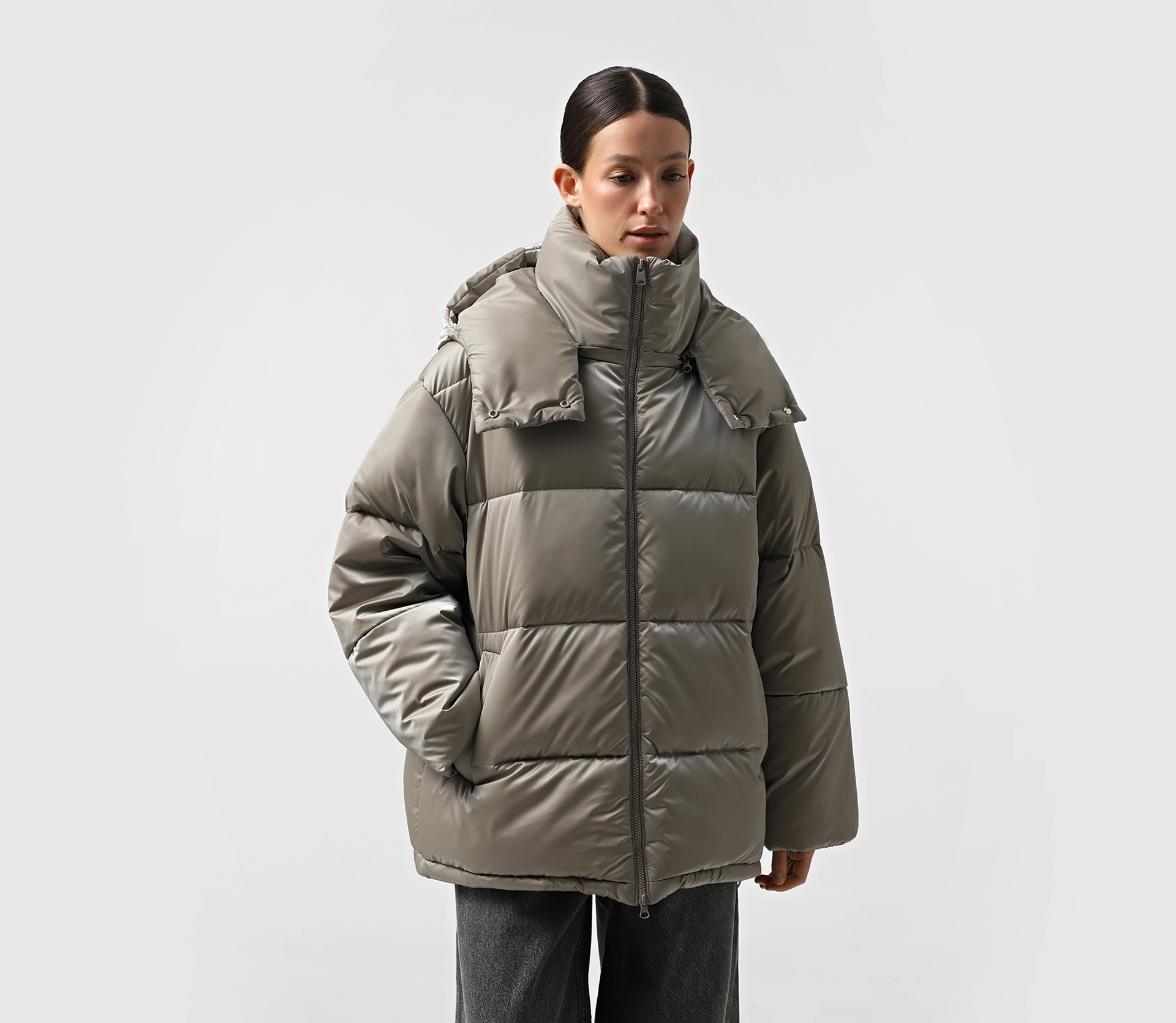 Пуховик обʼємний з капюшоном бежевий недорого