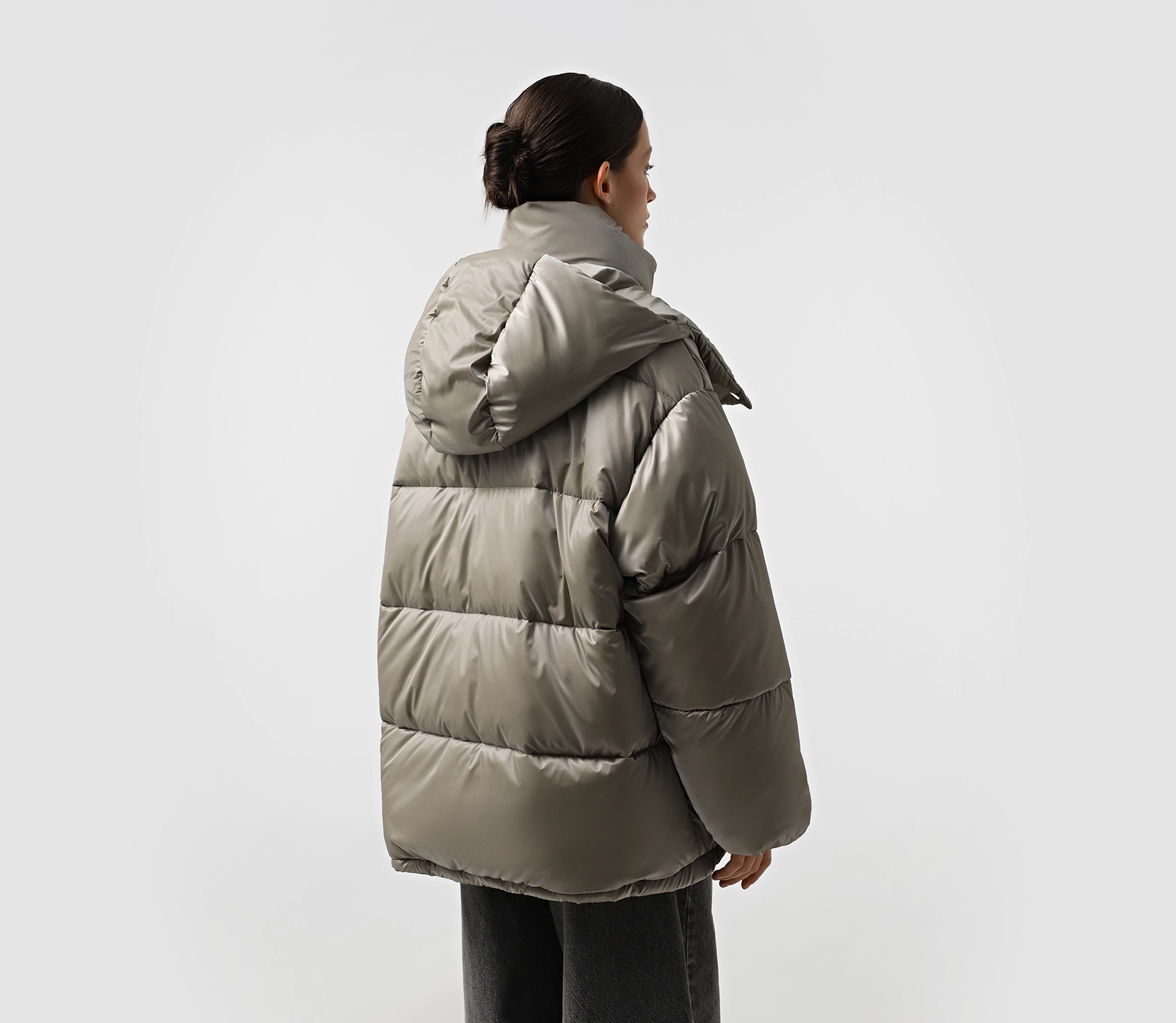 Пуховик обʼємний з капюшоном бежевий замовити