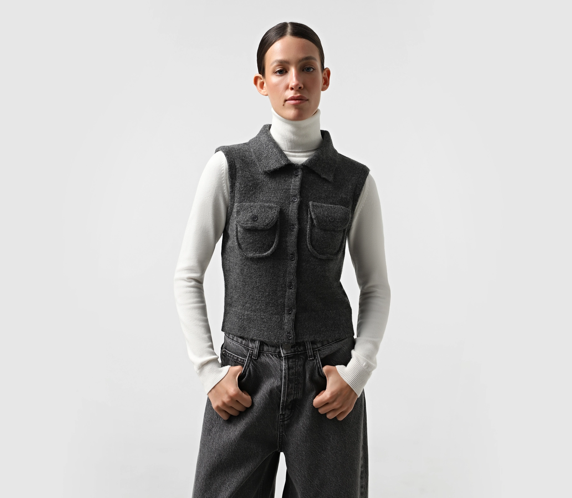 Жилет вʼязаний з кишенями сірий в інтернет-магазині