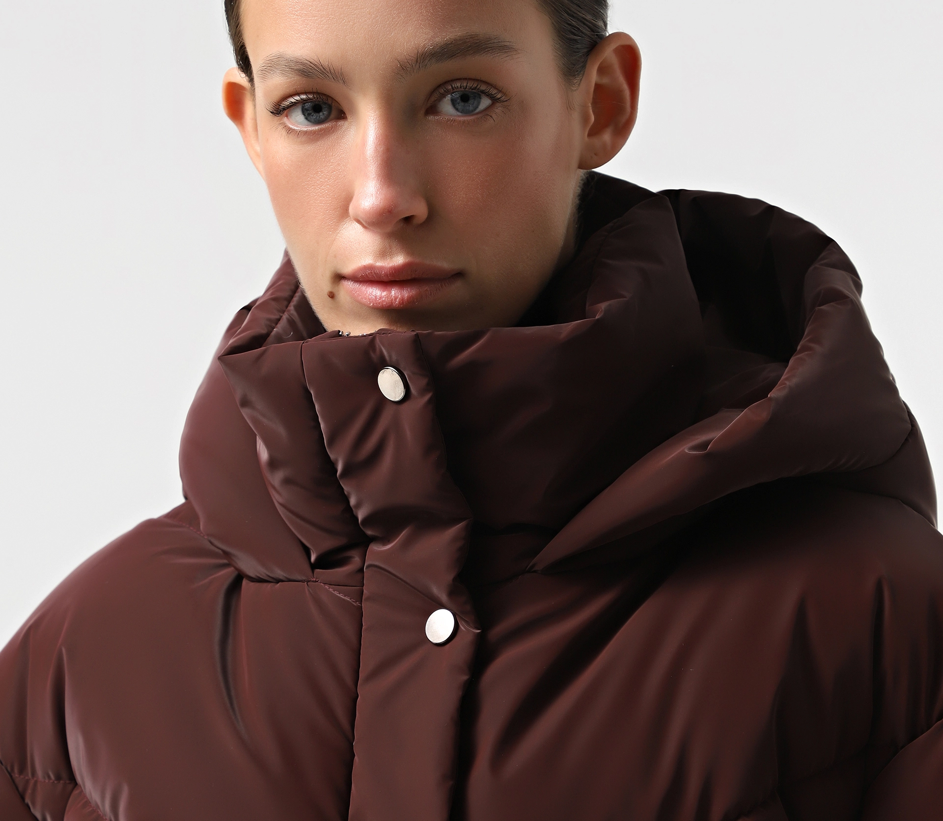 Пуховик вкорочений бургунді фото