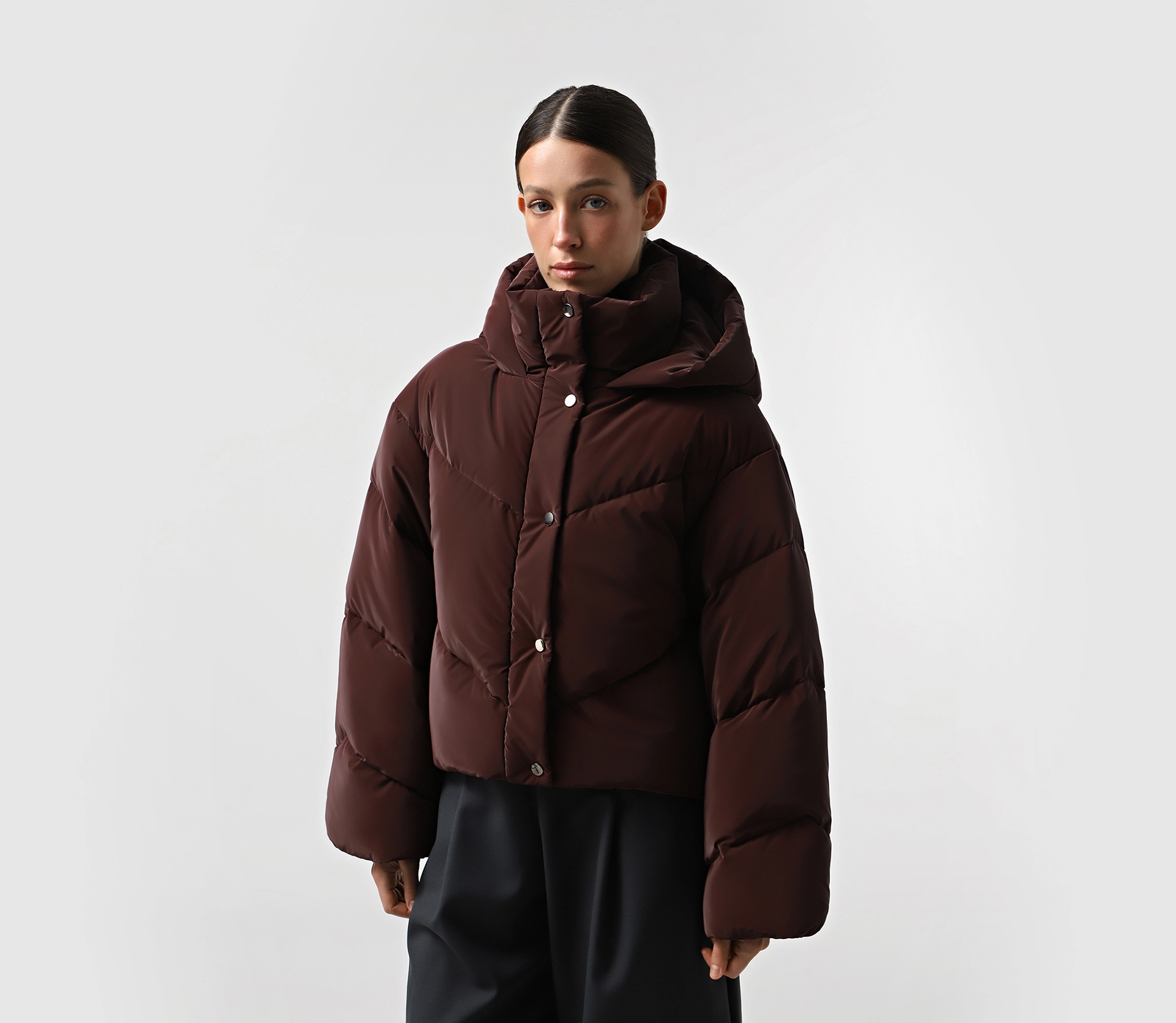 Пуховик вкорочений бургунді фото