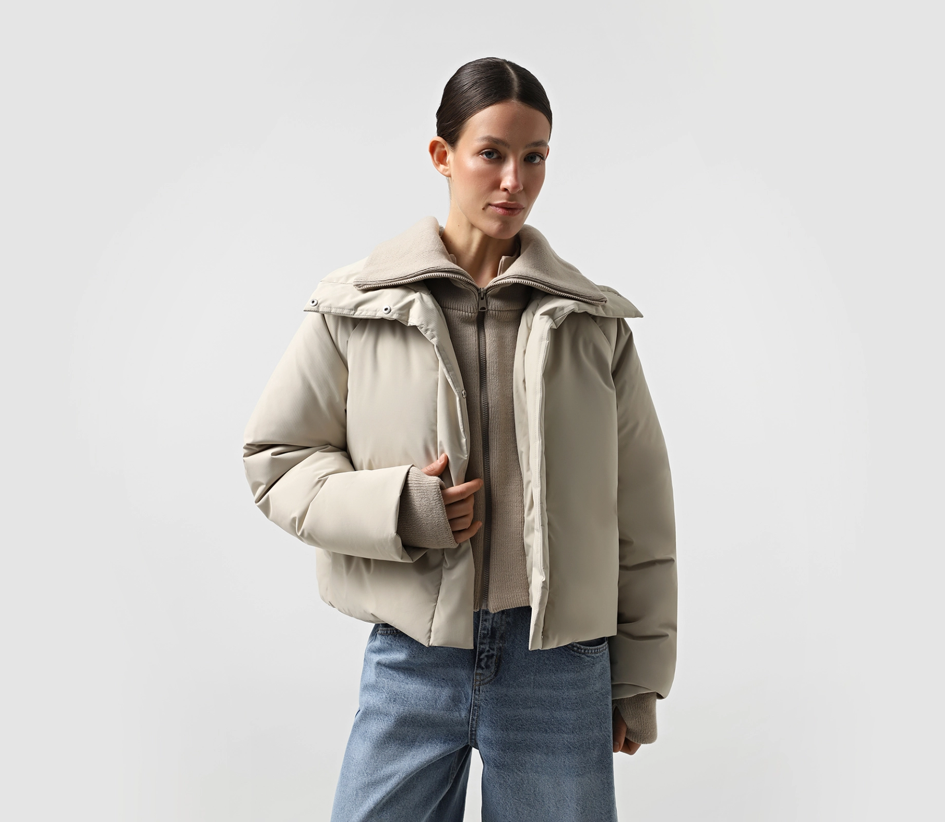 Пуховик вкорочений з довʼязом оливковий фото