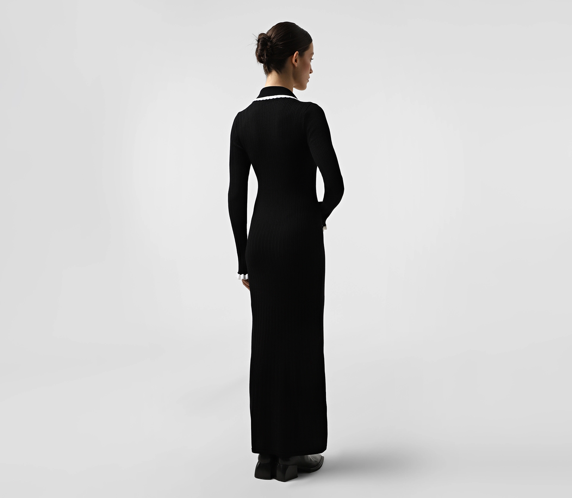 Сукня міді вʼязана з ґудзиками чорний замовити