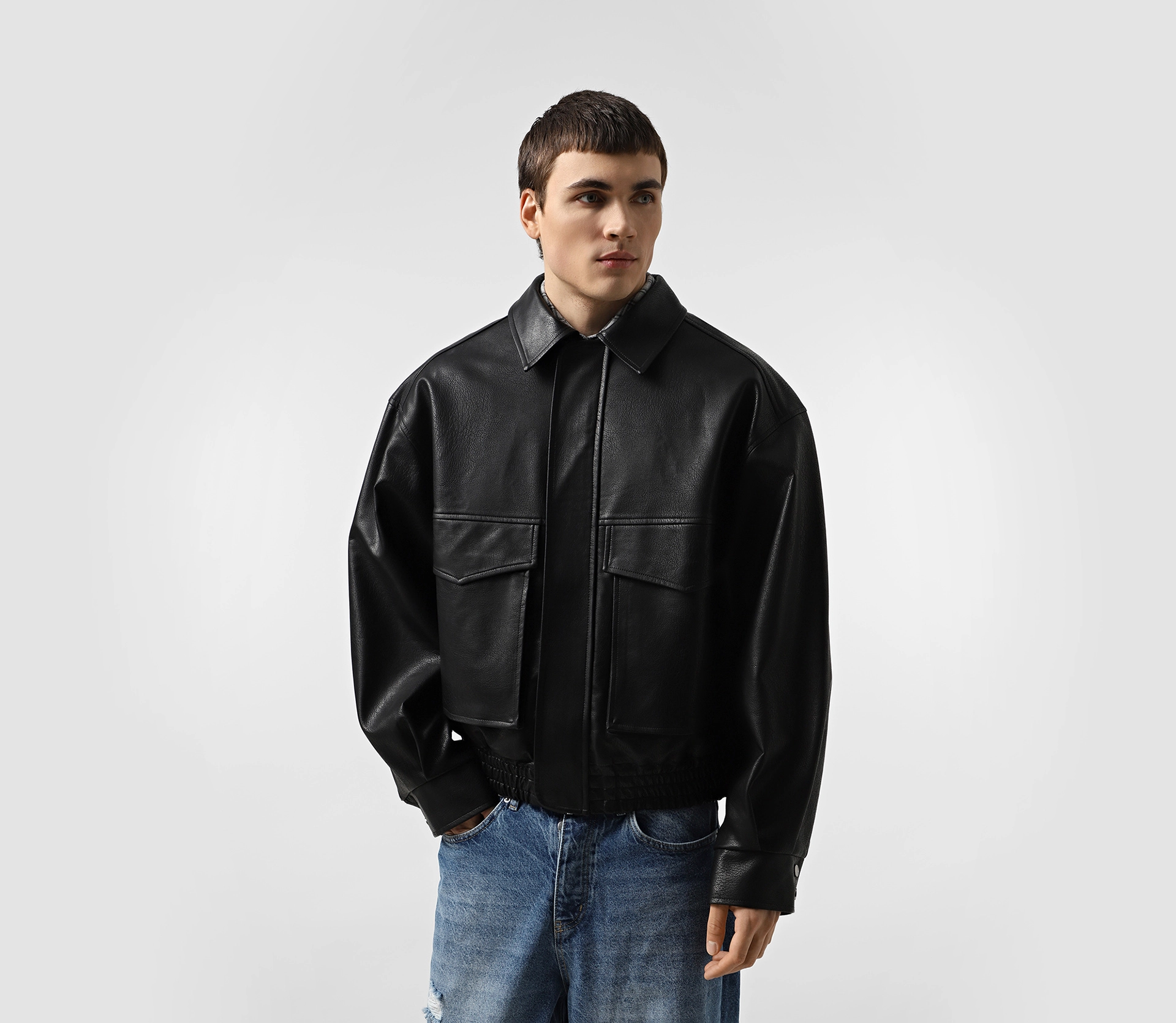 Бомбер чоловічий з еко-шкіри чорний - фото №3 Бомбер чоловічий з еко-шкіри чорний акції