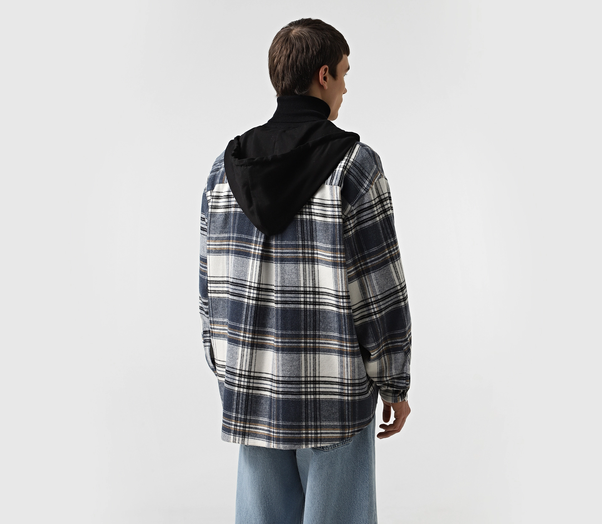 Сорочка чоловіча  в клітинку з капюшоном та принтом синьо-молочний - фото №5 Сорочка чоловіча  в клітинку з капюшоном та принтом синьо-молочний купити